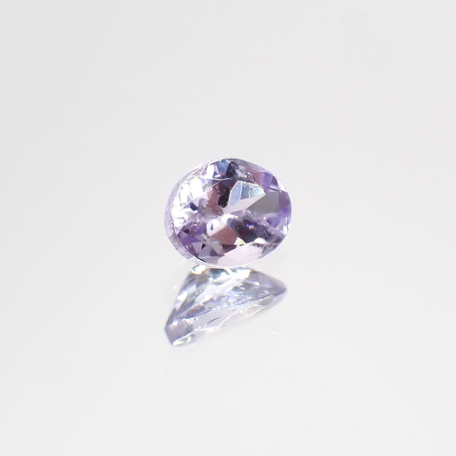 ラベンダーゾイサイト(宝石名ゾイサイト)タンザニア産 0.38ct 識別済[220115059]5x4mm前後