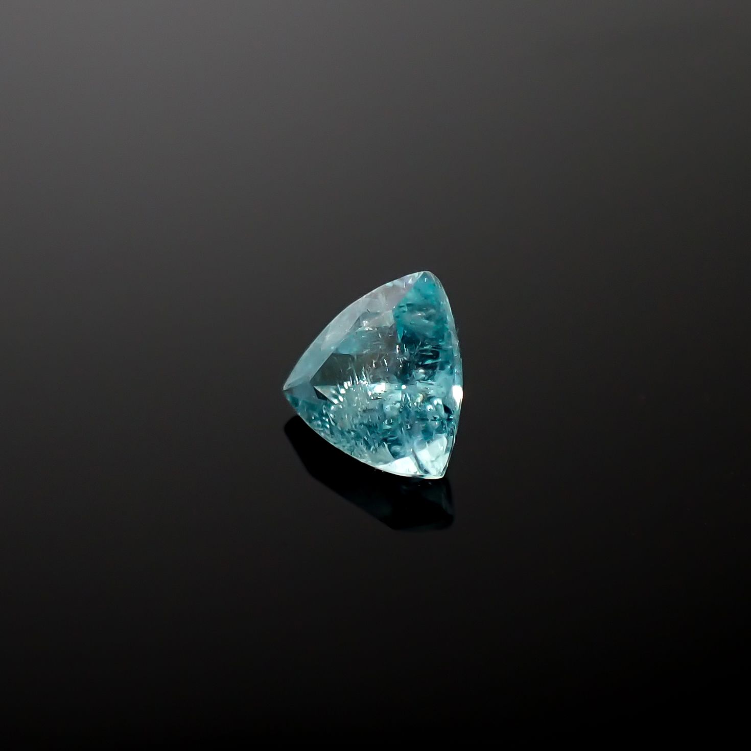 パライバトルマリン ブラジル・キントス鉱山産 0.27ct[240928724]4.3x4.3mm前後