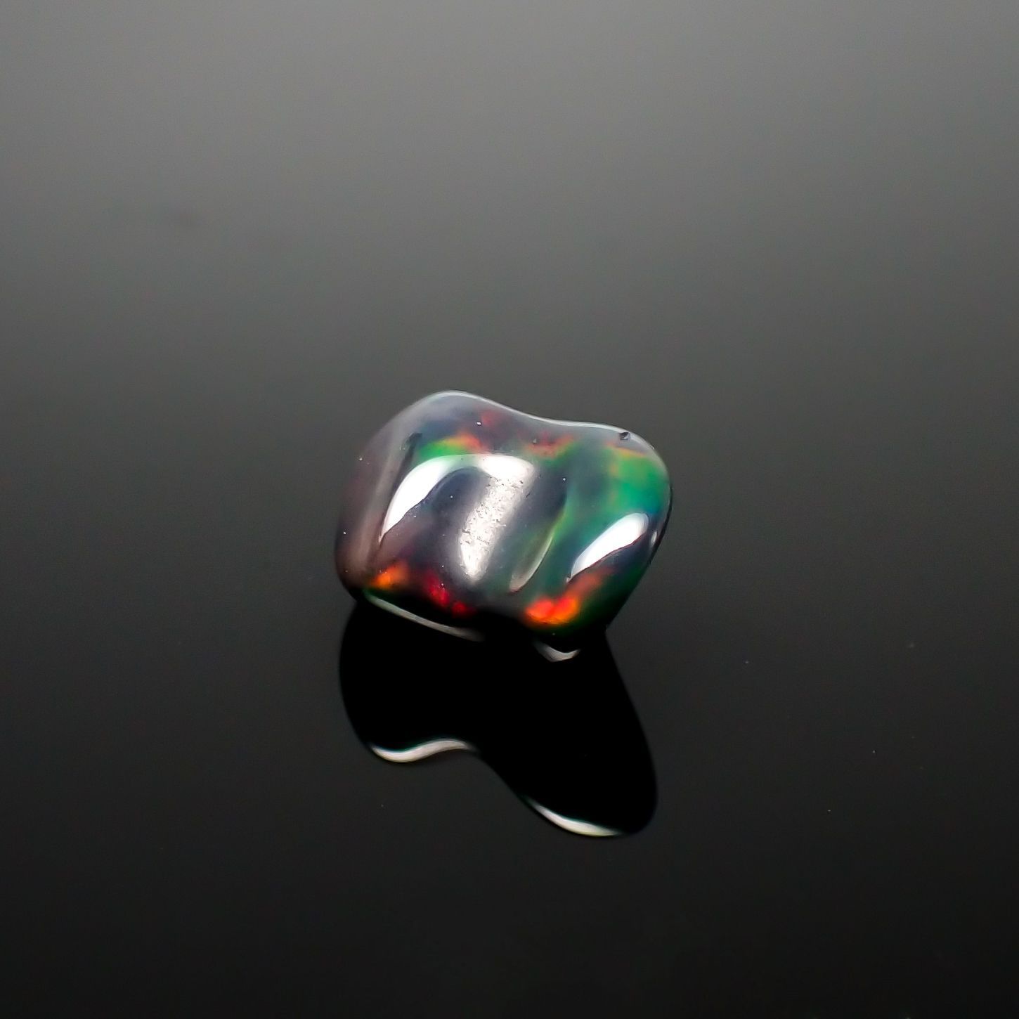 ◇バロック型◇ブラックオパール(宝石名オパール/加熱処理) エチオピア産 1.36ct 識別済[210913249]9.2×6.3mm前後
