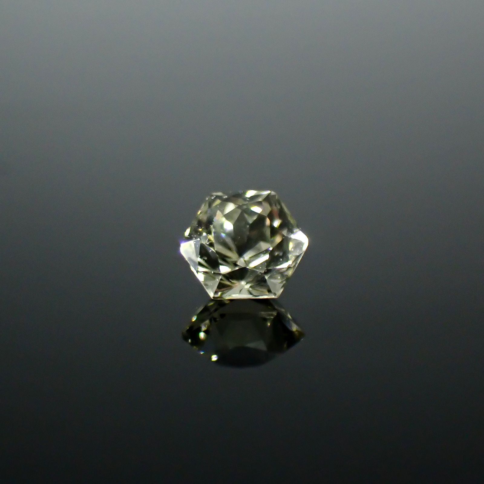 ◇ヘキサゴンカット◇コーネルピン スリランカ産 0.48ct / 4.5x4.3mm前後 [251031237]