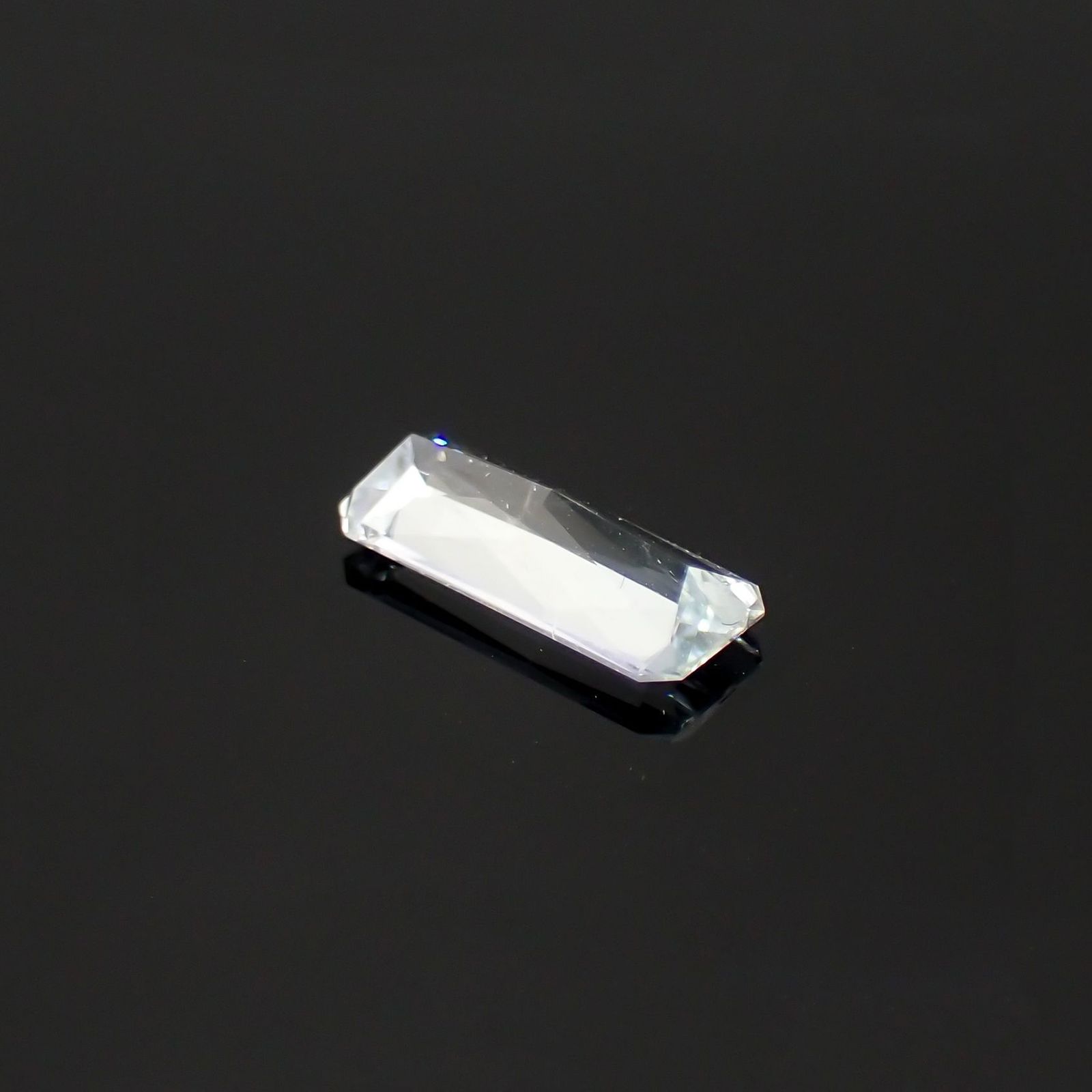 ジェレメジェバイト(宝石名エレメジェバイト)ナミビア産 識別済 0.82ct / 9.2x3.9mm前後 [220616312]