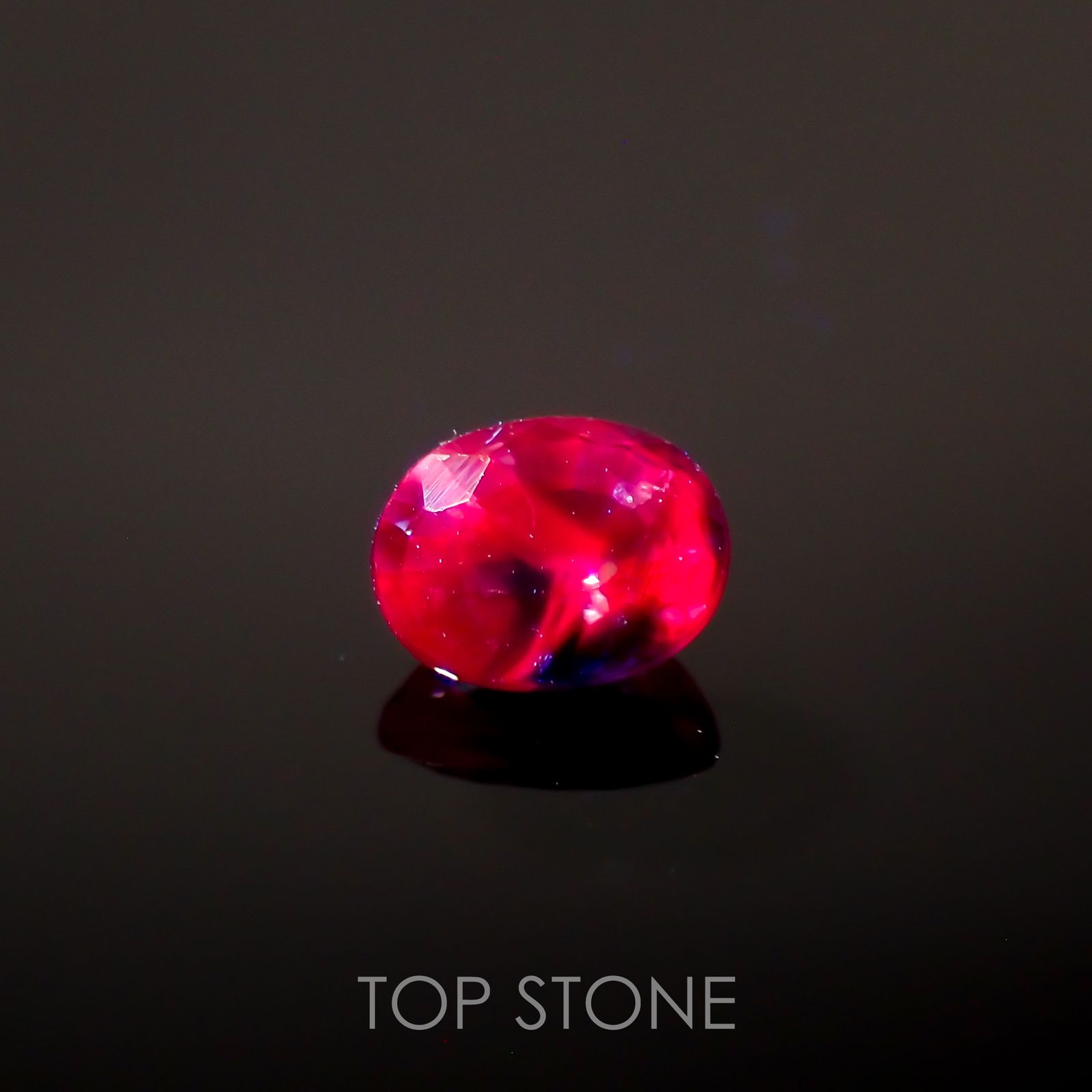 バイカラーサファイア(宝石名サファイア)タンザニア産 0.34ct 識別済[220616195]4.4x3.5mm前後