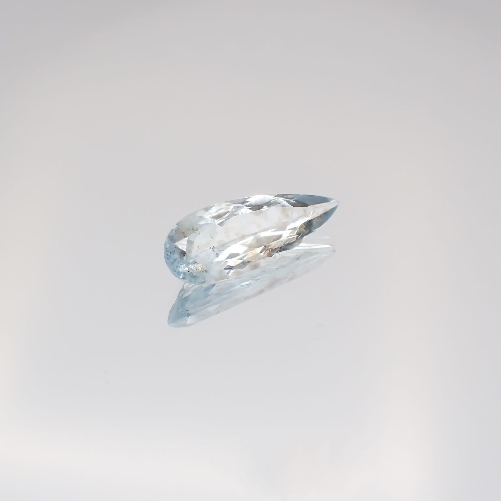 アベンチュリンアクアマリン(宝石名アクアマリン) ナイジェリア産 2.31ct 識別済[210712970]17.4×6.2mm前後