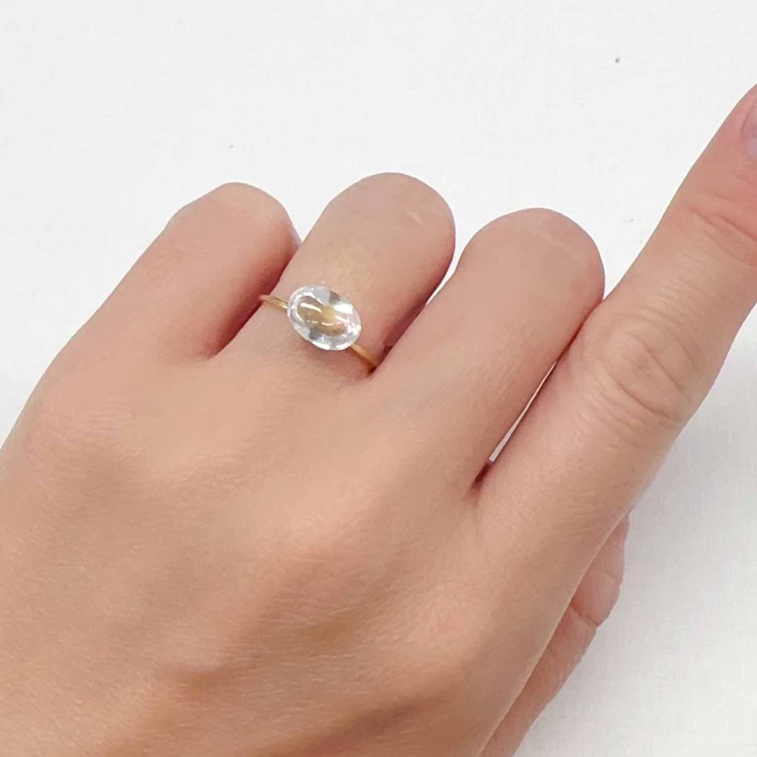 ◇バフカット◇レインボームーンストーン(宝石名ラブラドライト)マダガスカル産 1.924ct ソ付(彩珠)[240427208]9.1x6.5mm前後