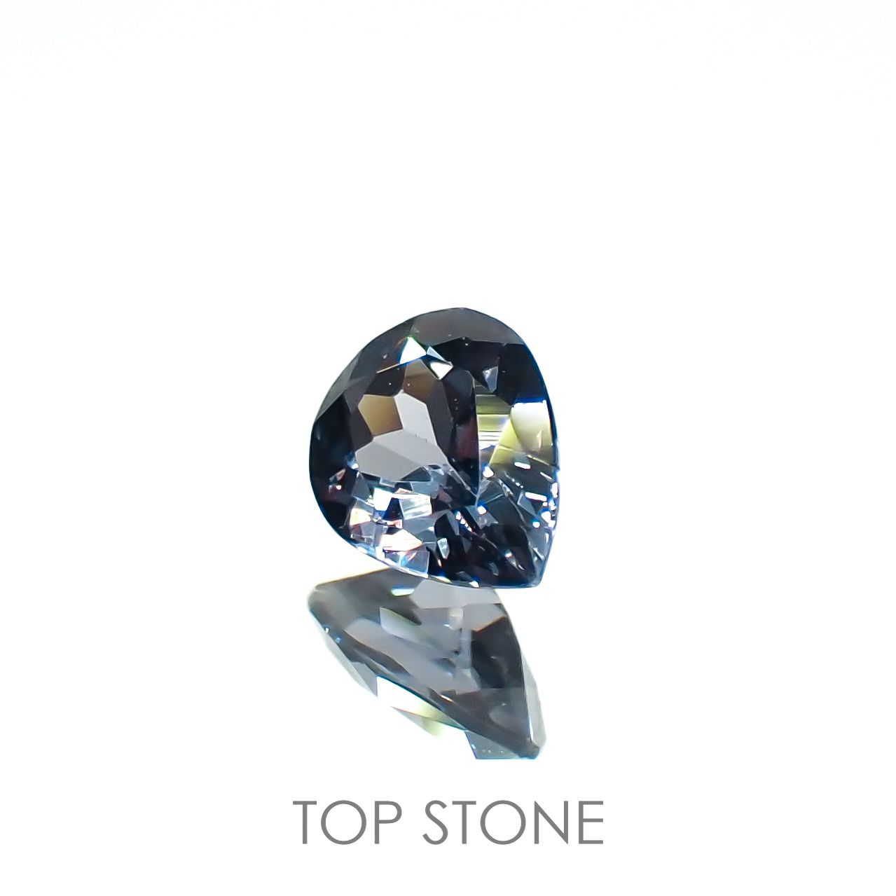 カラーチェンジガーネット アレキタイプ(宝石名ガーネット)マダガスカル・ベキリー産 0.16ct 識別済[221119063]4.1x3mm前後