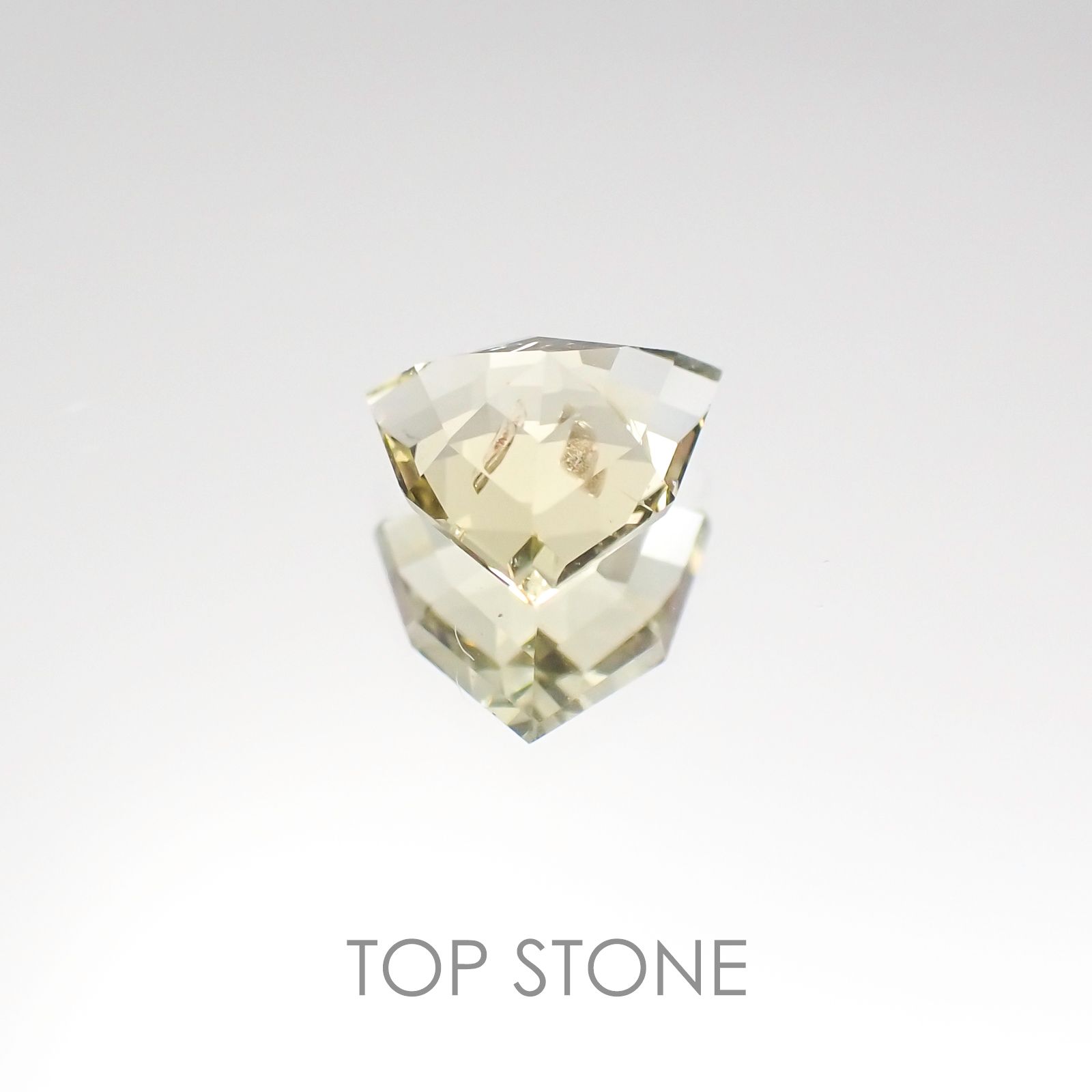 コーネルピン(宝石名コーネルピン)スリランカ産 0.85ct 識別済[220817261]6.7x6.3mm前後