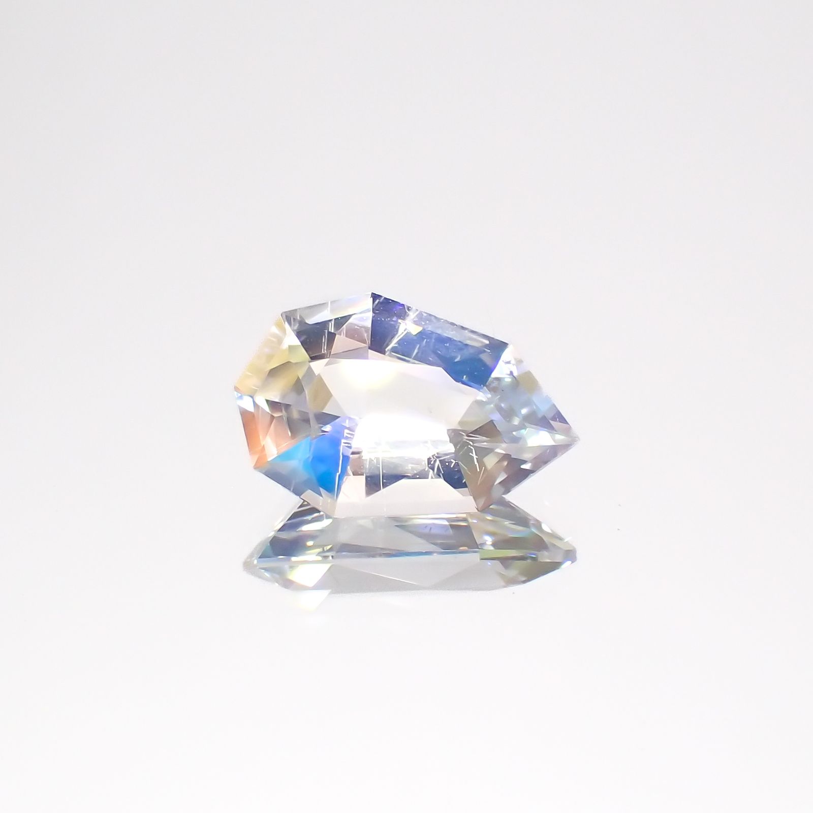 ◇カスタムカット◇レインボームーンストーン マダガスカル産 1.85ct[230923432]11.3x7.4mm前後
