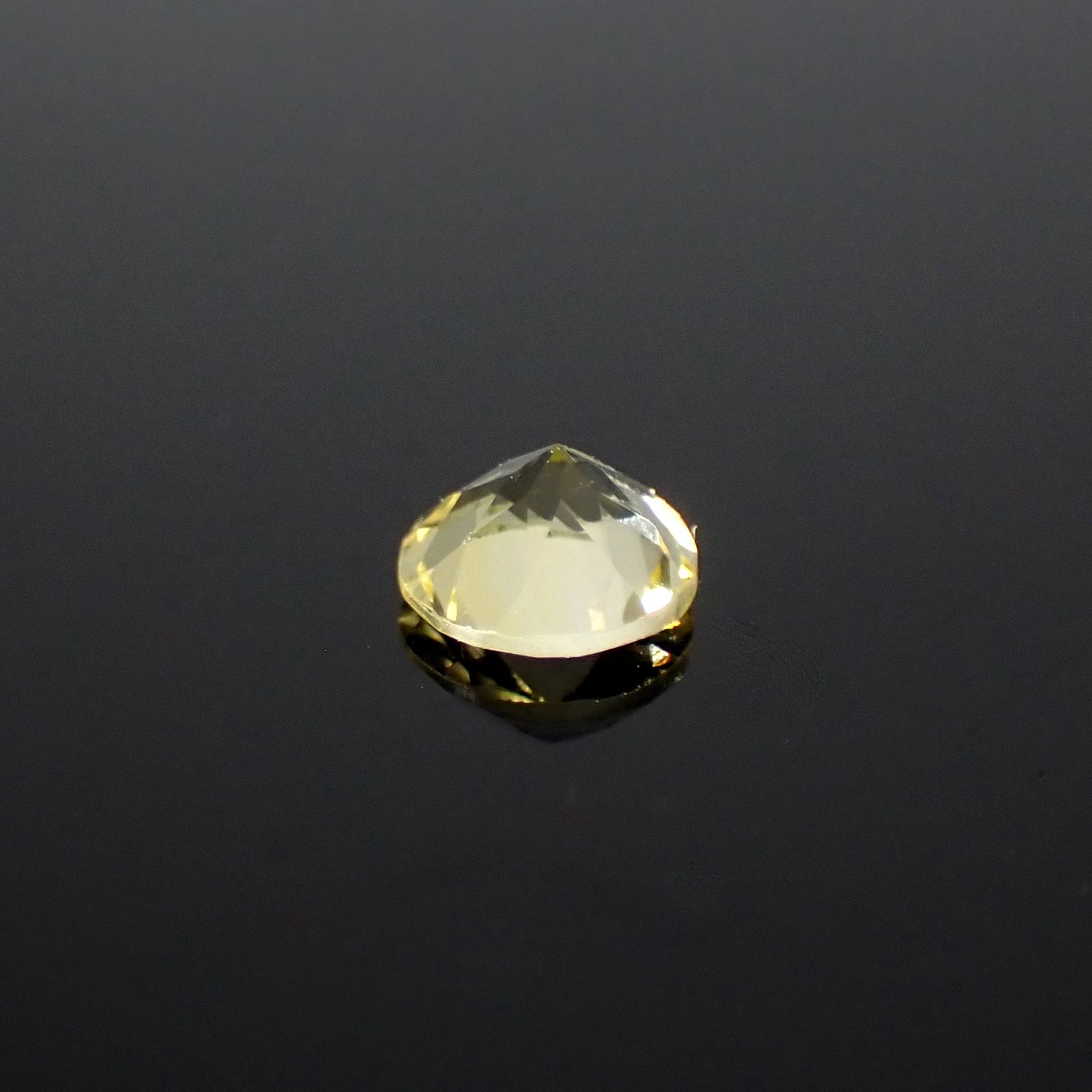 イエローダンビュライト タンザニア産 0.29ct[240125457]4.4x4.4mm前後
