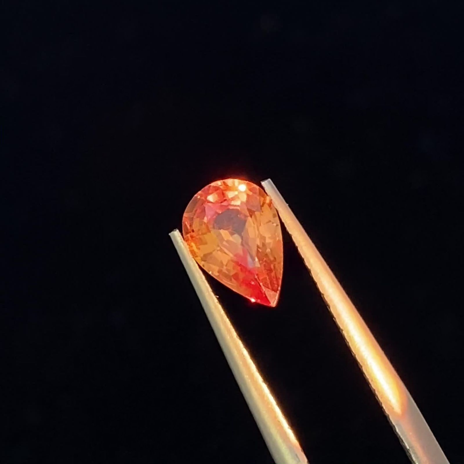 カラーチェンジマラヤガーネット(宝石名ガーネット)タンザニア産 識別