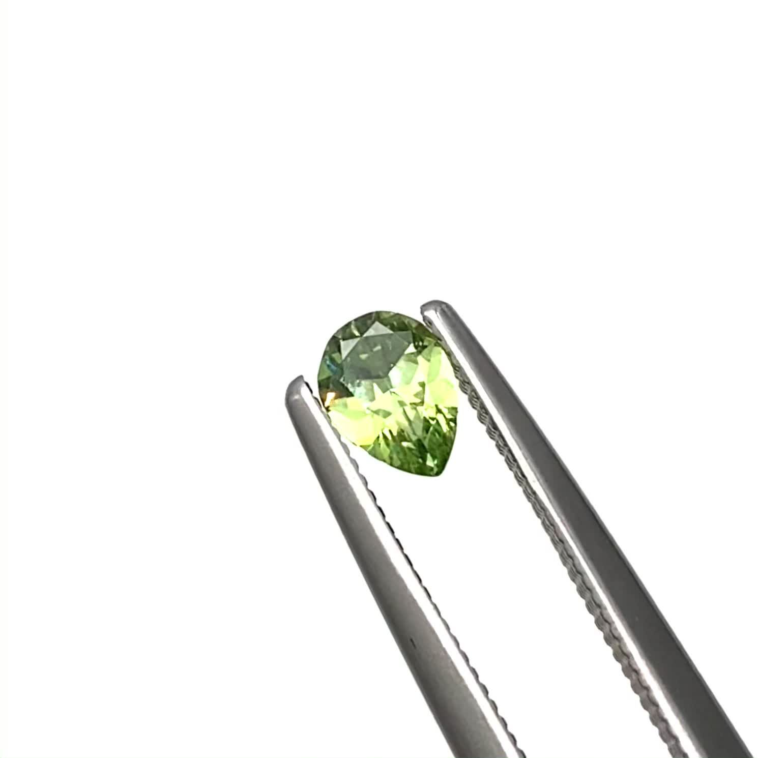 天然石　デマントイドガーネット デマントイドガーネット ロシア産 0.31ct / 4.9x3.6mm前後 [231023654