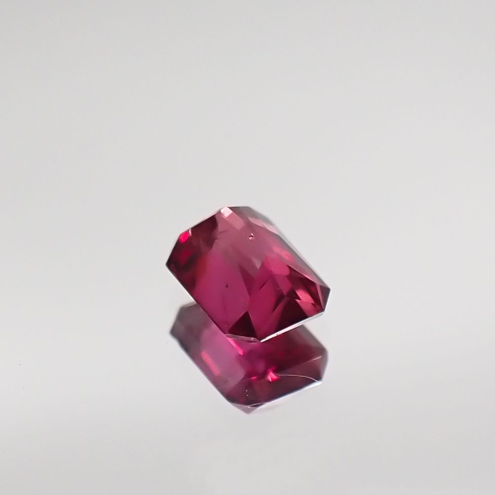 ルビー 非加熱(宝石名ルビー) マダガスカル産 0.26ct 識別済[210711733]3.8×2.8mm前後
