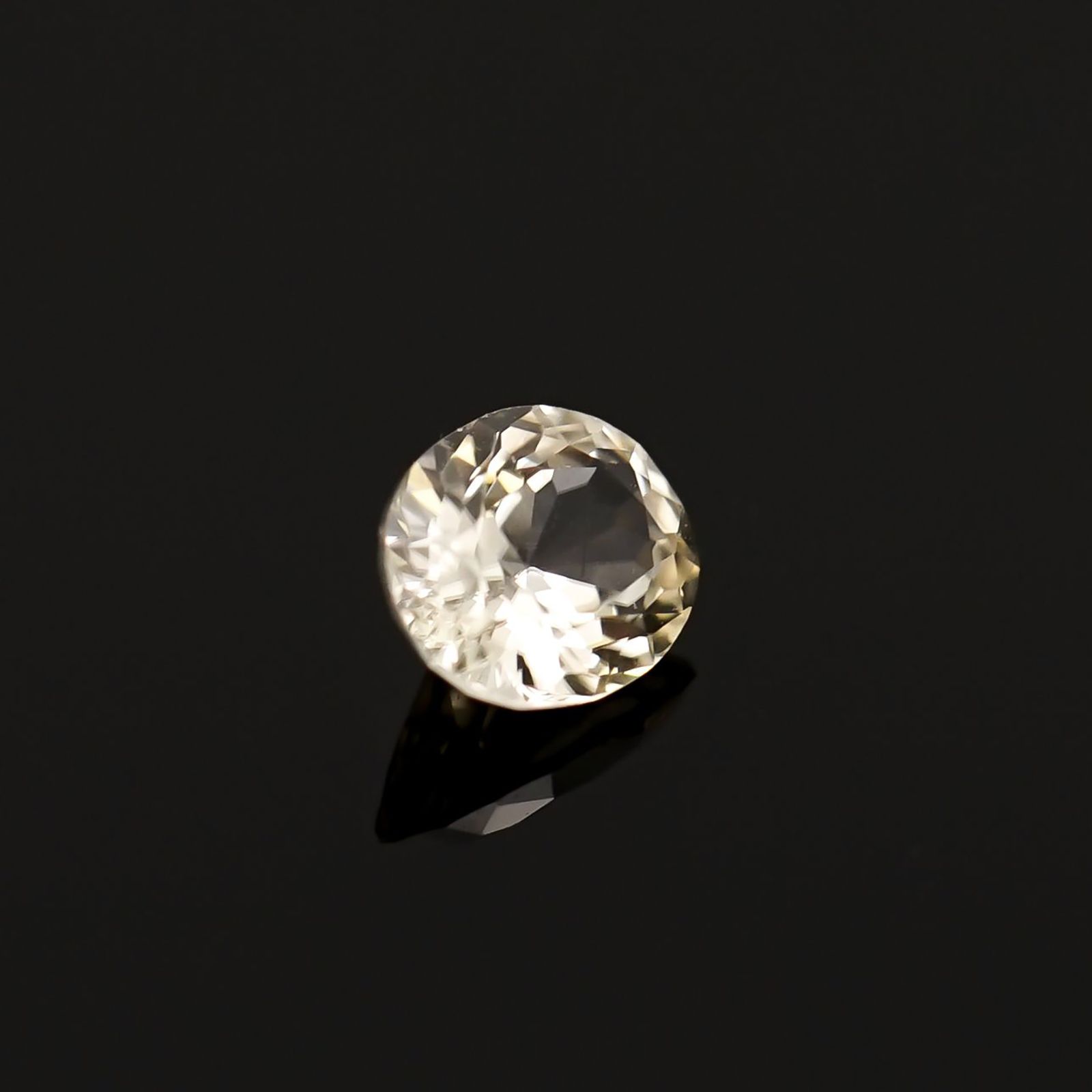 シンハライト スリランカ産 0.53ct[230119782]5.5x4.5mm前後