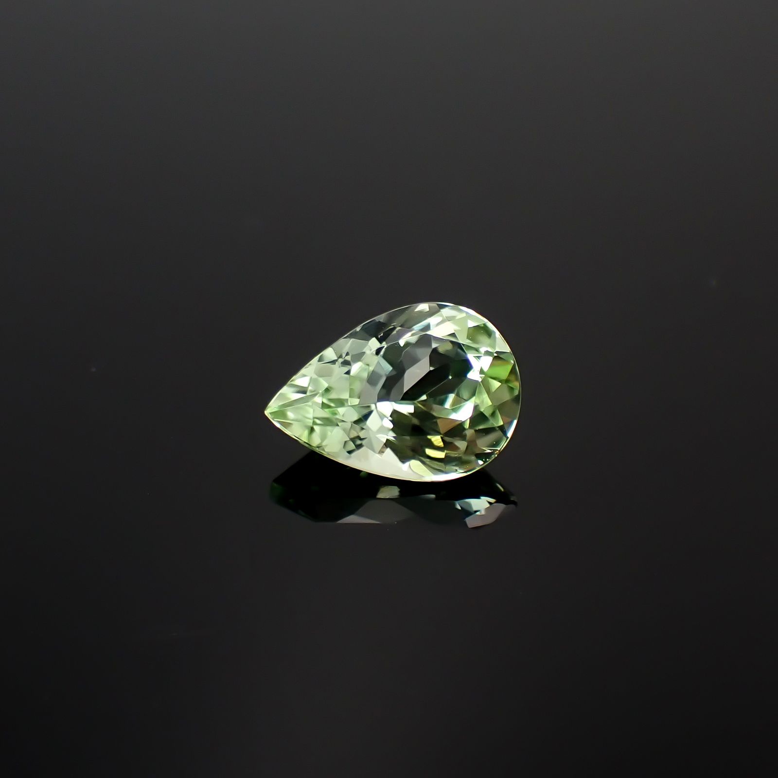 グリーントルマリン(宝石名トルマリン)ナイジェリア産 2.41ct 識別済[240628122]11x7.8mm前後