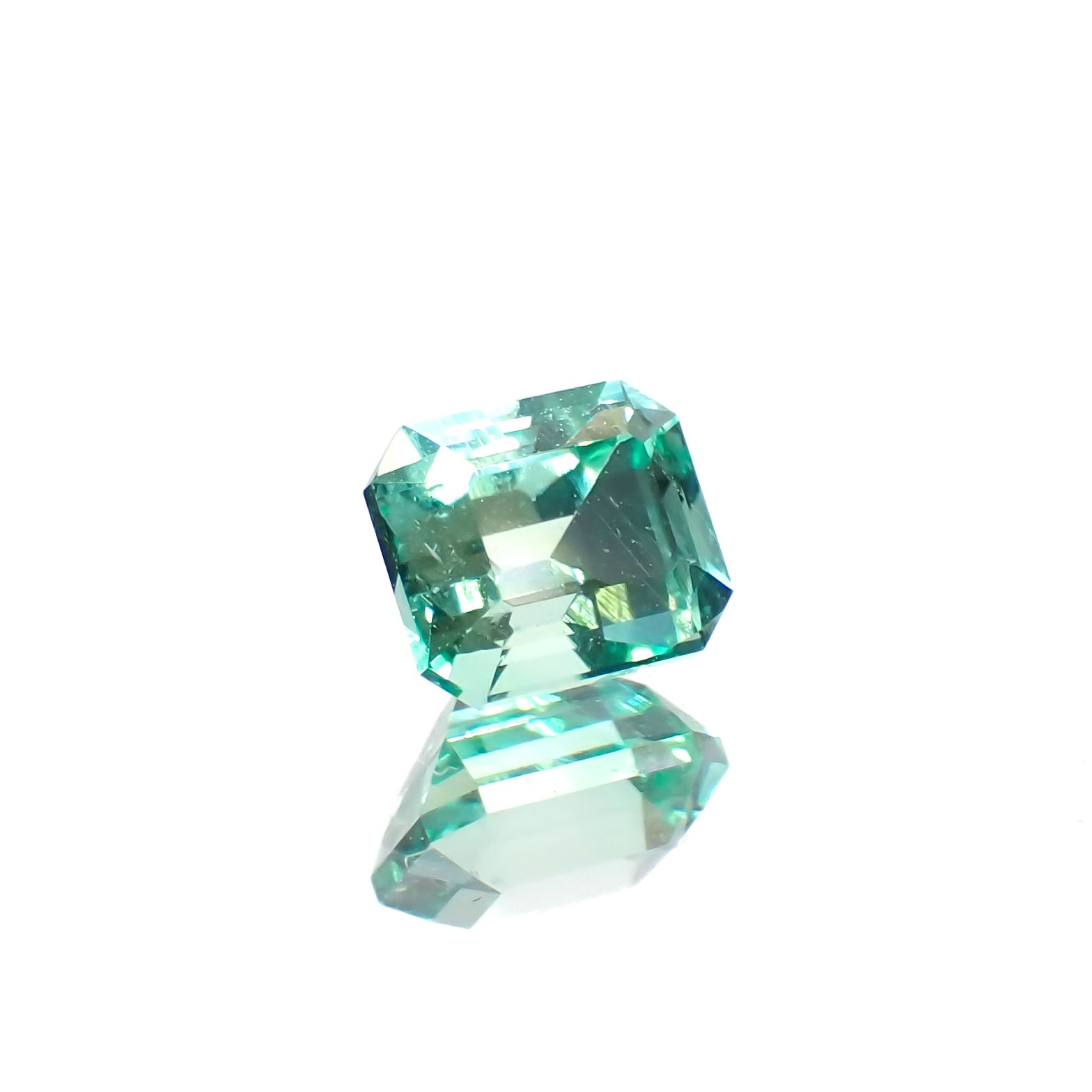 ノンオイル エメラルド ロシア産 0.36ct[230421688]4.3x3.6mm前後