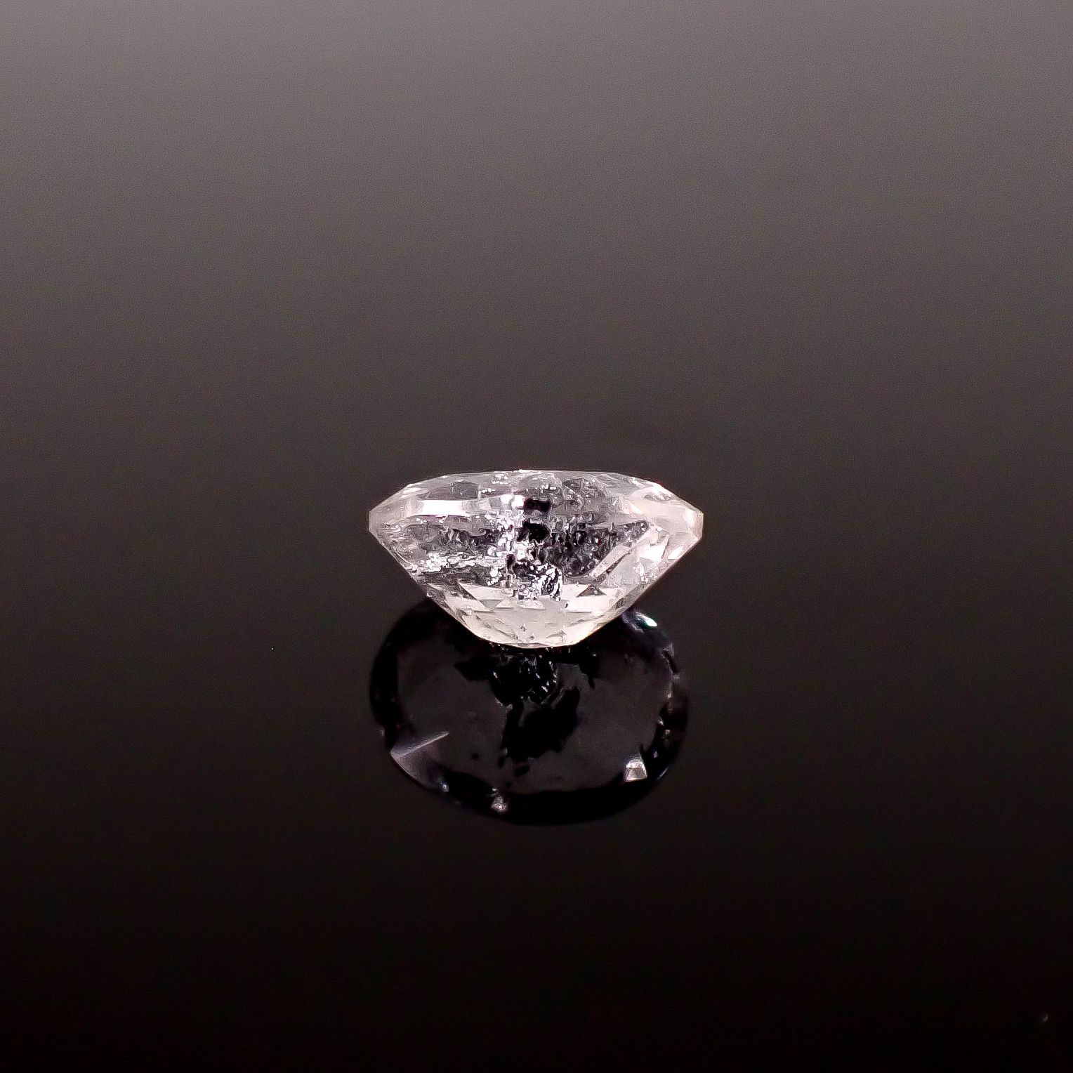 グラファイトインクォーツ ブラジル産 2.46ct / 10.2x8.3mm前後 [260331938]