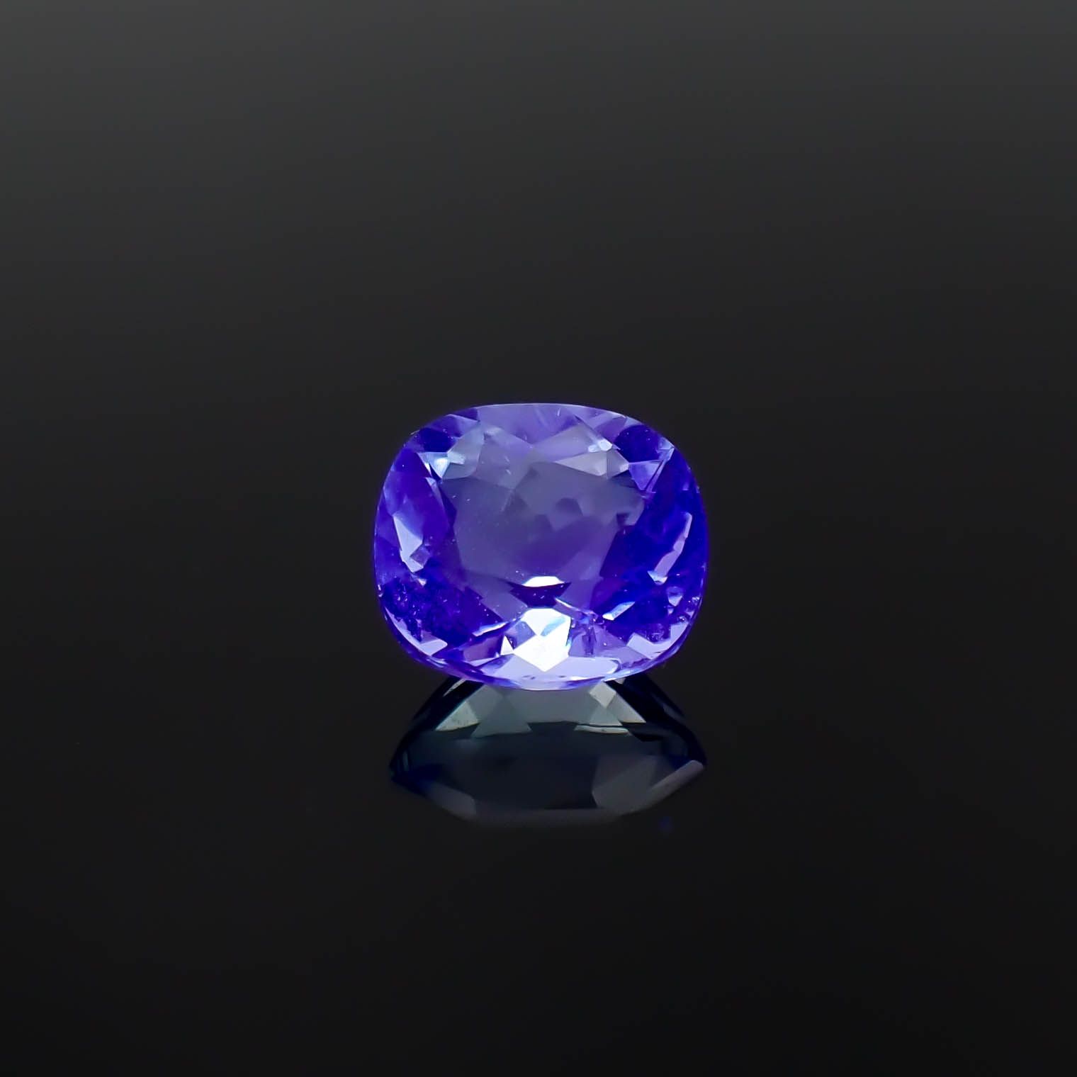 フローライト フルオレッセンス ジンバブエ産 1.85ct [250630513]7.7x6.9mm前後