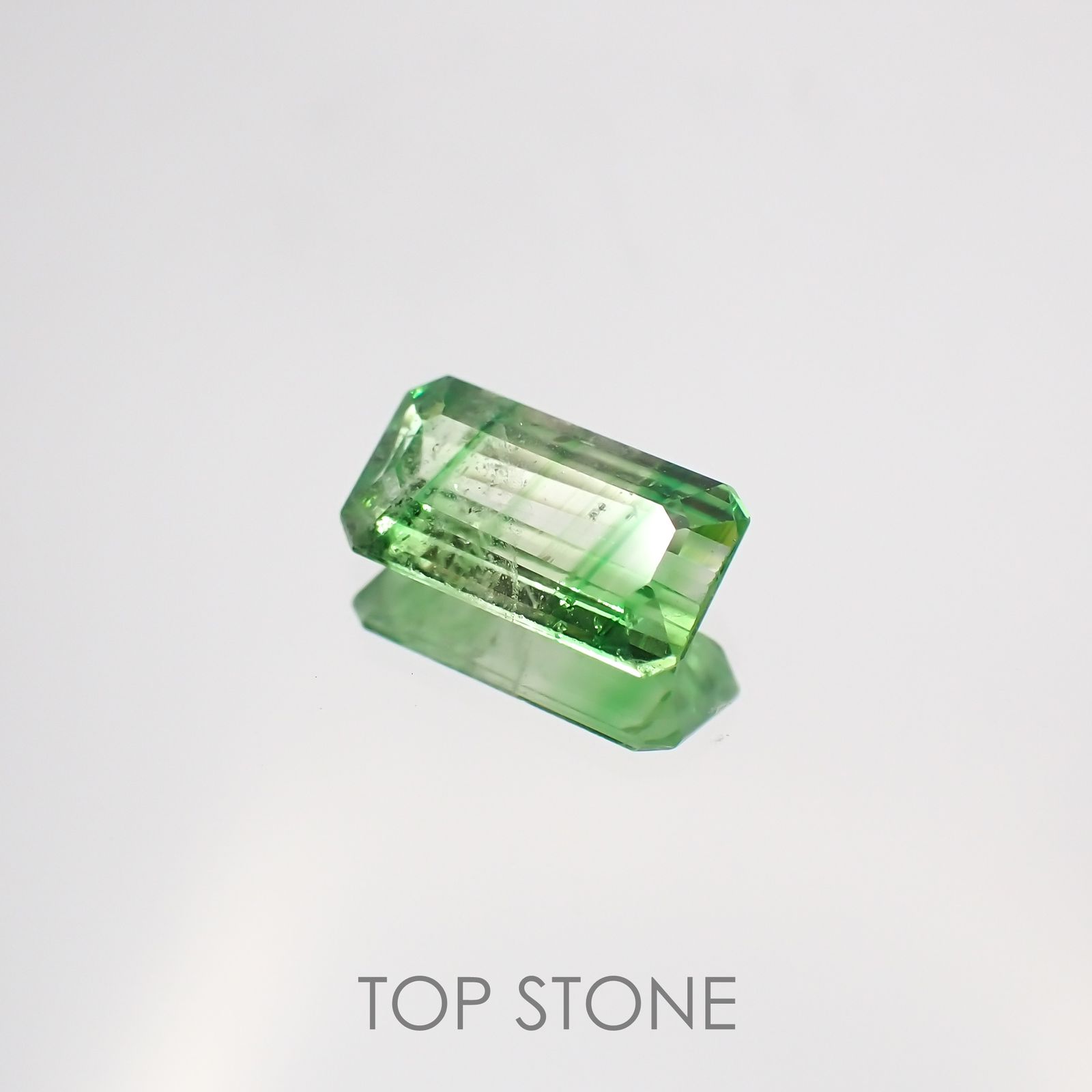 バイカラーツァボライト タンザニア産 ルース 0.78ct[210610922]7.6×4mm前後