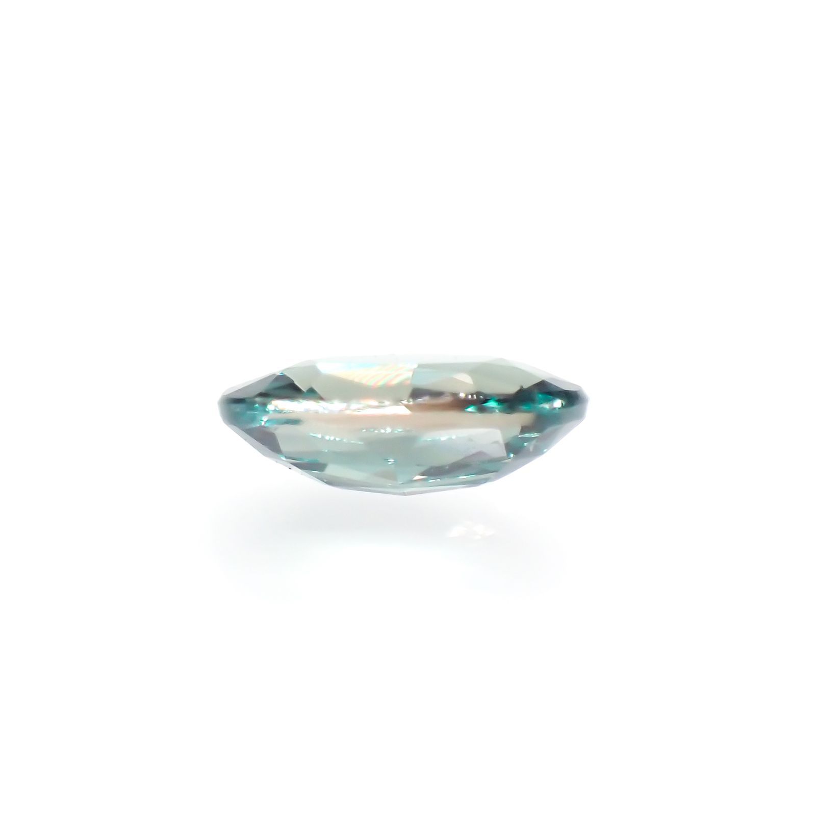 アレキサンドライト(宝石名アレキサンドライト)ブラジル産/EmeraldMains社製 0.120ct ソ付(彩珠)[220113813]3.7x2.6mm前後