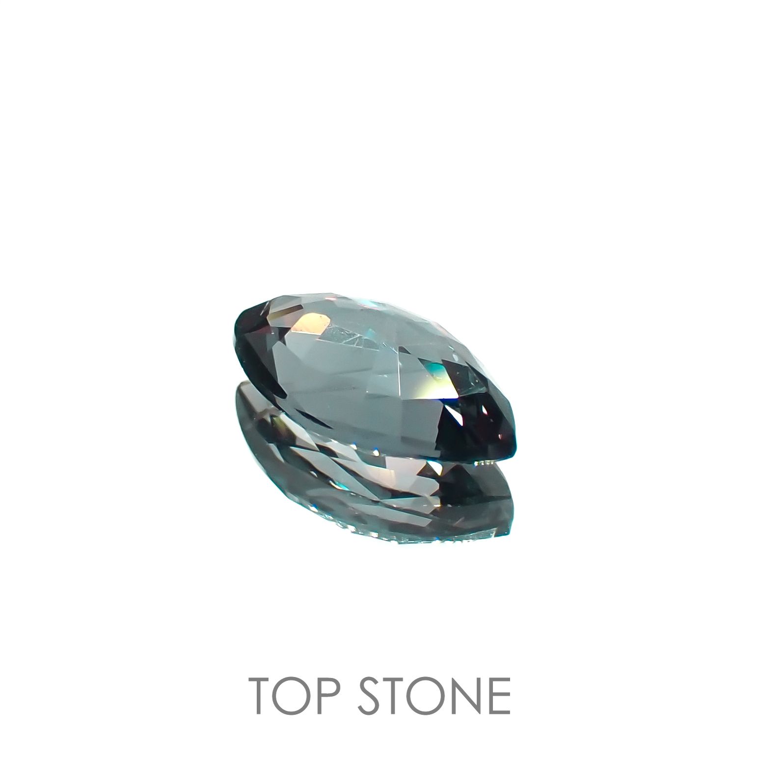 カラーチェンジガーネット アレキタイプ(宝石名ガーネット)マダガスカル・ベキリー産 0.73ct 識別済[221219612]7.8x4.4mm前後