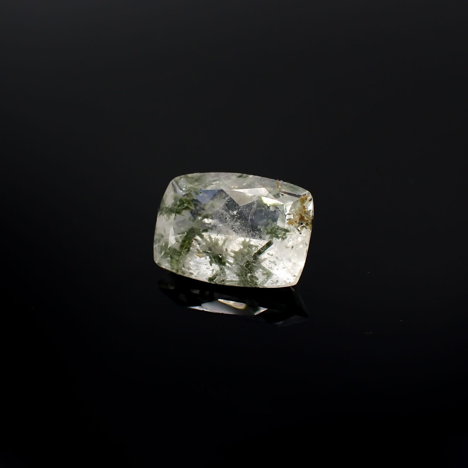 ヘデンベルジャイトインクォーツ インドネシア産 5.16ct [220917836]13.2x9.6mm前後