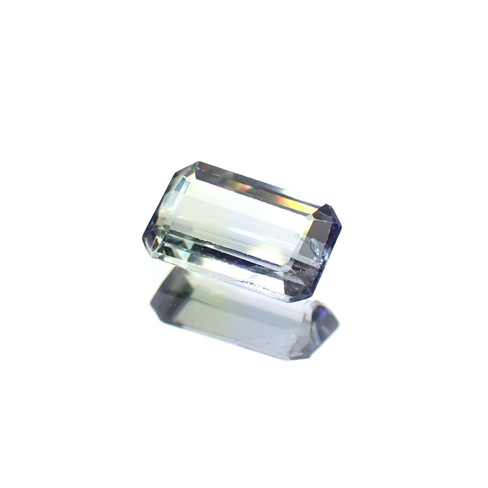 バイカラータンザナイト(宝石名バイカラー・ゾイサイト) タンザニア産 ソ付(彩珠) 0.858ct / 7.3x4.3mm前後 [210610943]