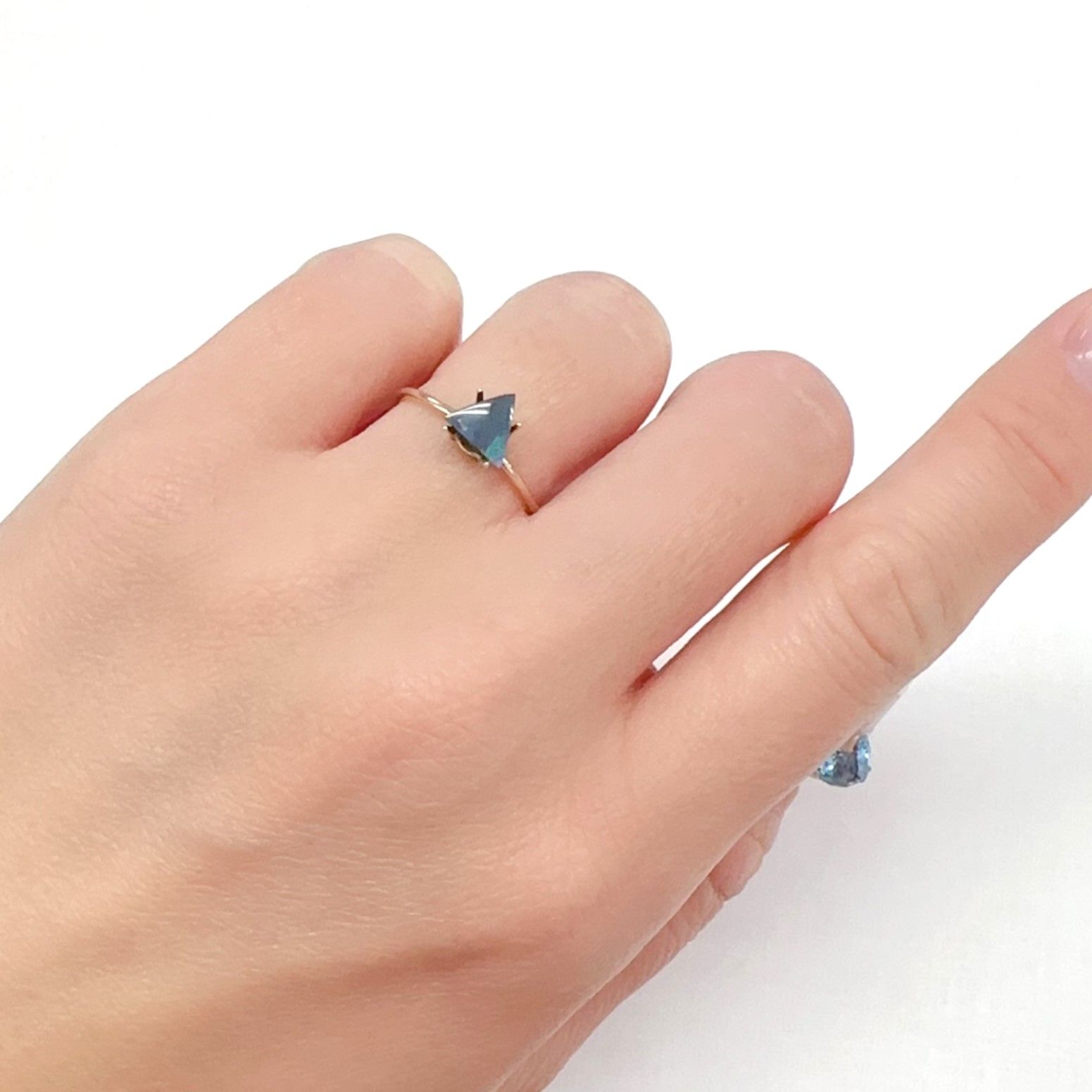ブラックオパール オーストラリア産 0.38ct[240326646]6.7x6.2mm前後