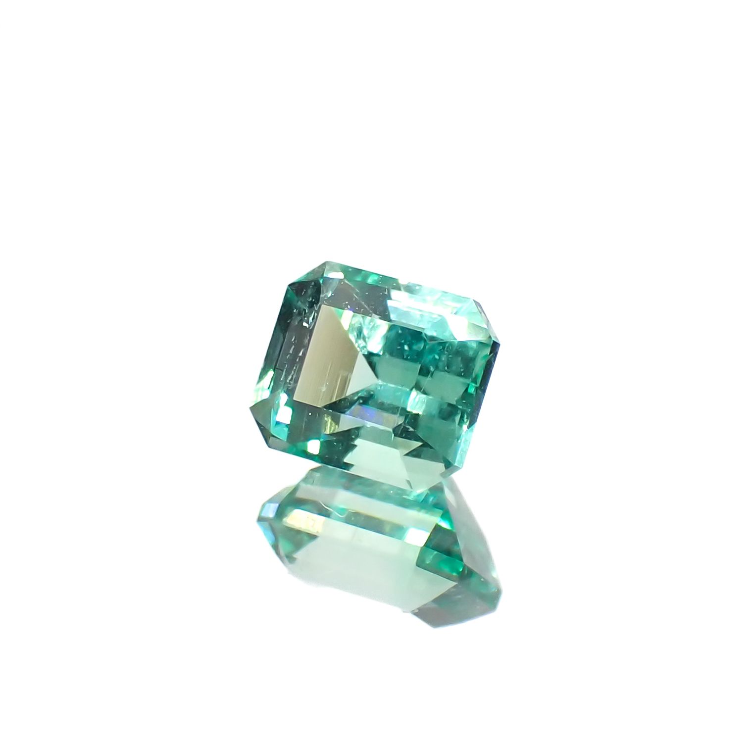 ノンオイル エメラルド ロシア産 0.36ct[230421688]4.3x3.6mm前後