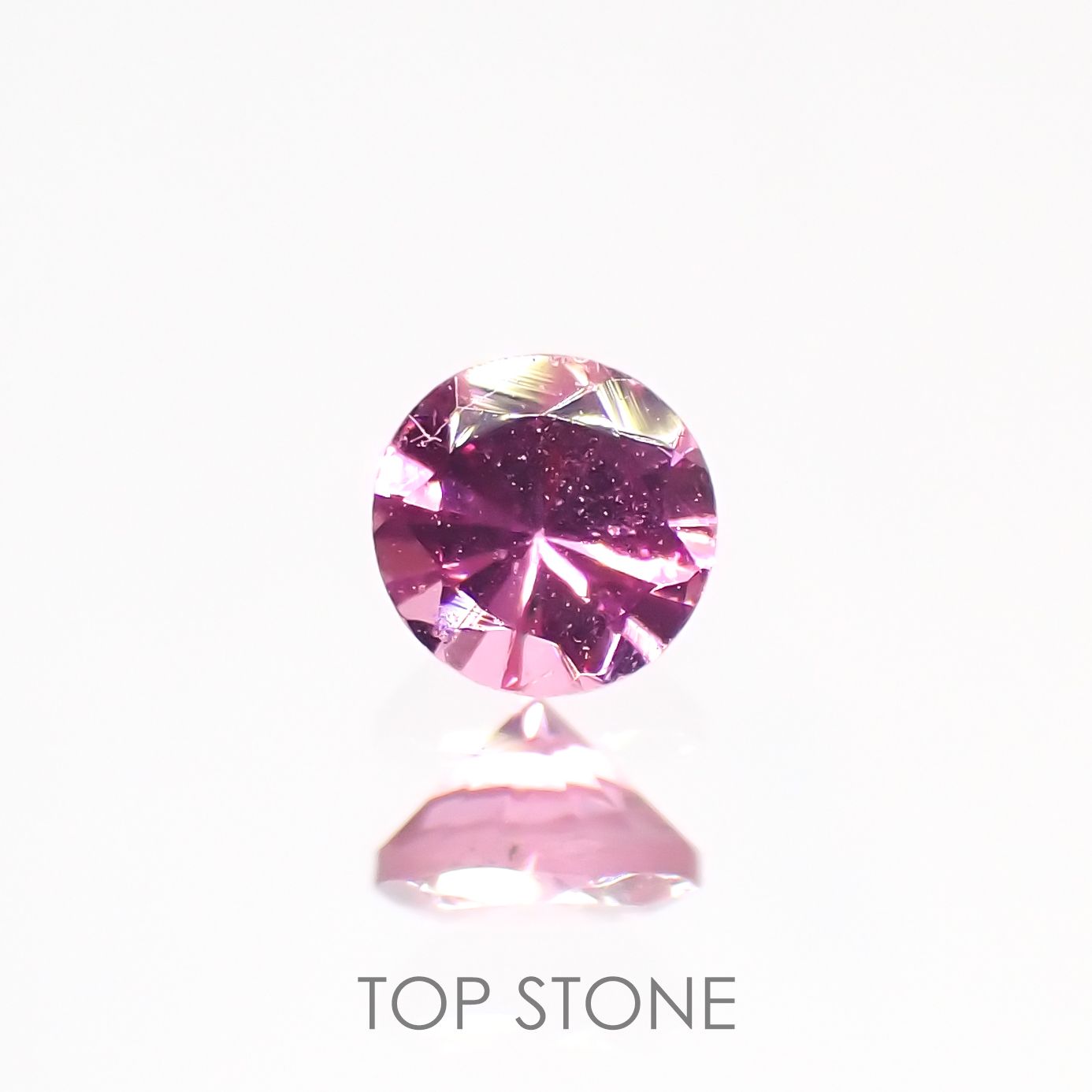 ホットピンクスピネル(宝石名ピンク・スピネル) タンザニア産 0.13ct 識別済[210912584]3×3mm前後