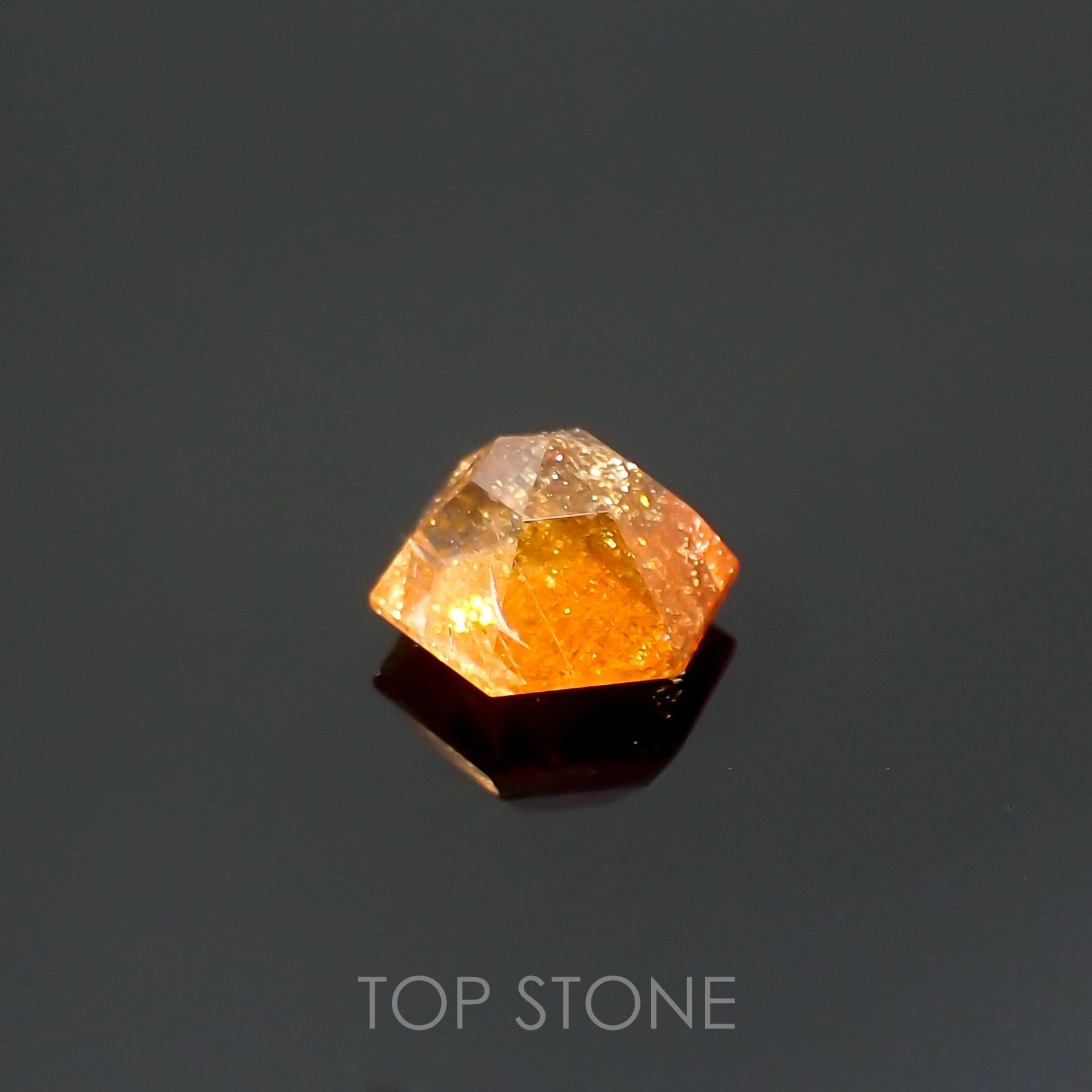 ◇ヘキサゴンカット◇イリュージョンサンストーン インド産 0.54ct[220115489]4.9x4.9mm前後