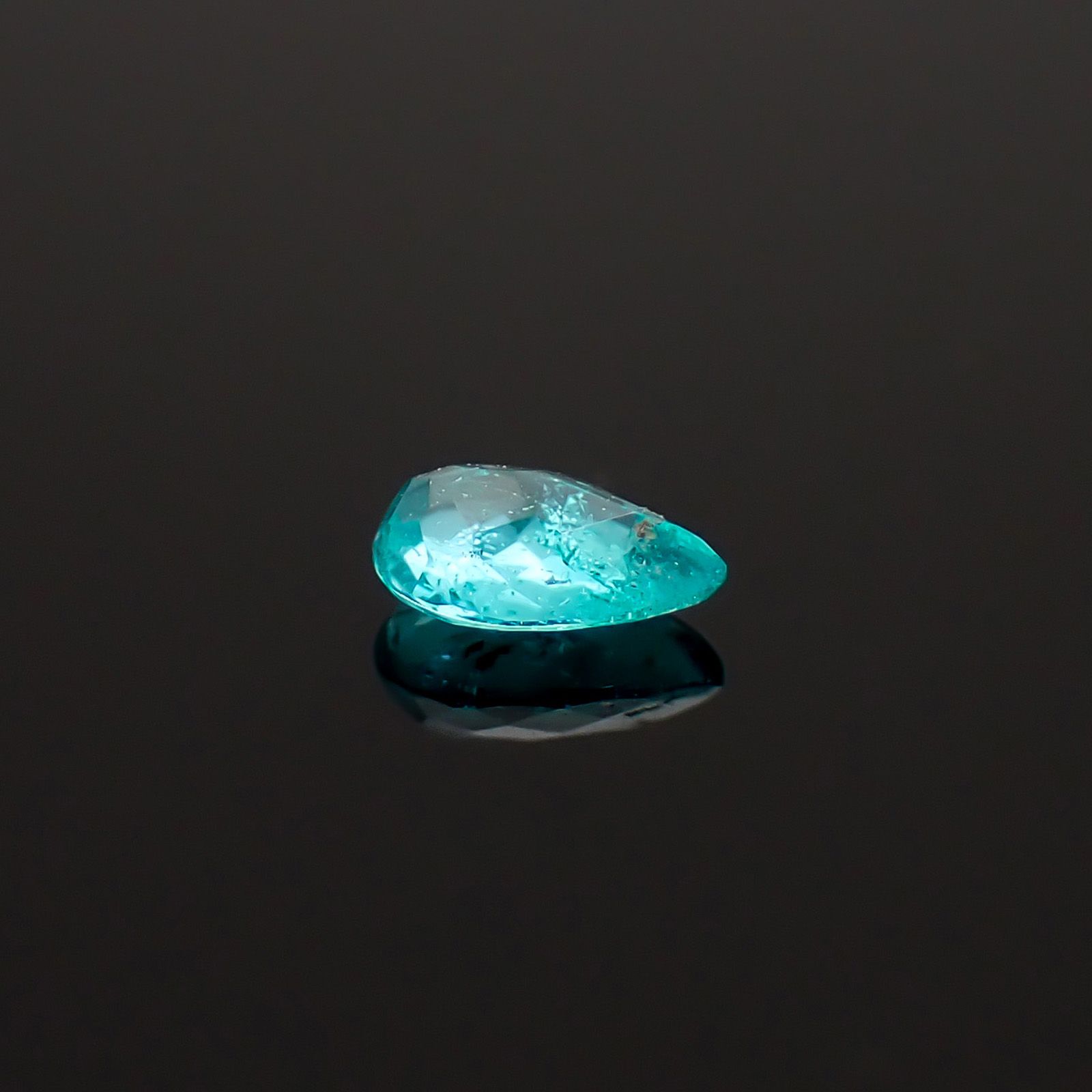 パライバトルマリン(宝石名トルマリン/別名 パライバ・トルマリン)ブラジル産 識別済 0.11ct / 3.7x2.5mm前後 [260932807]