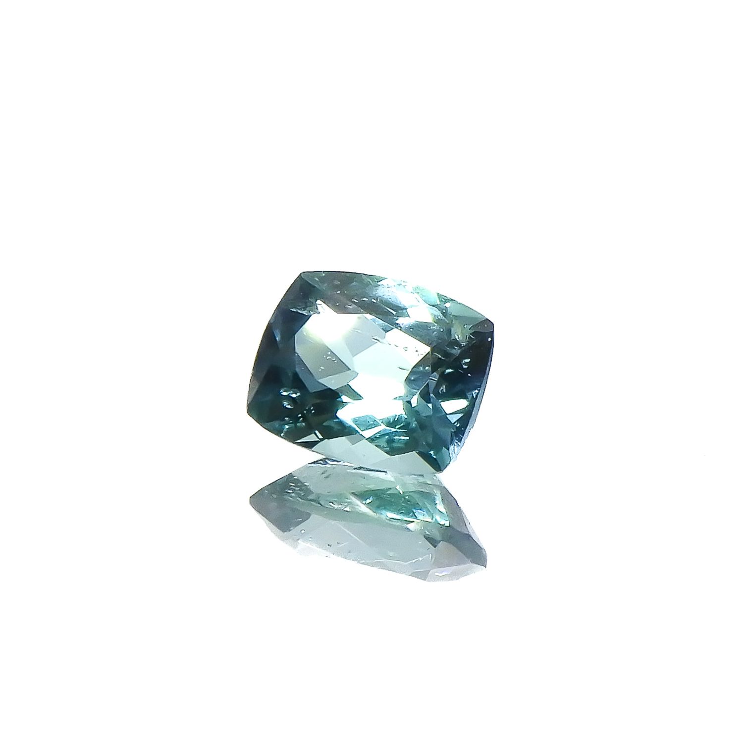 ブルーグリーンコーネルピン タンザニア産 0.44ct[231224508]4.9x4.1mm前後