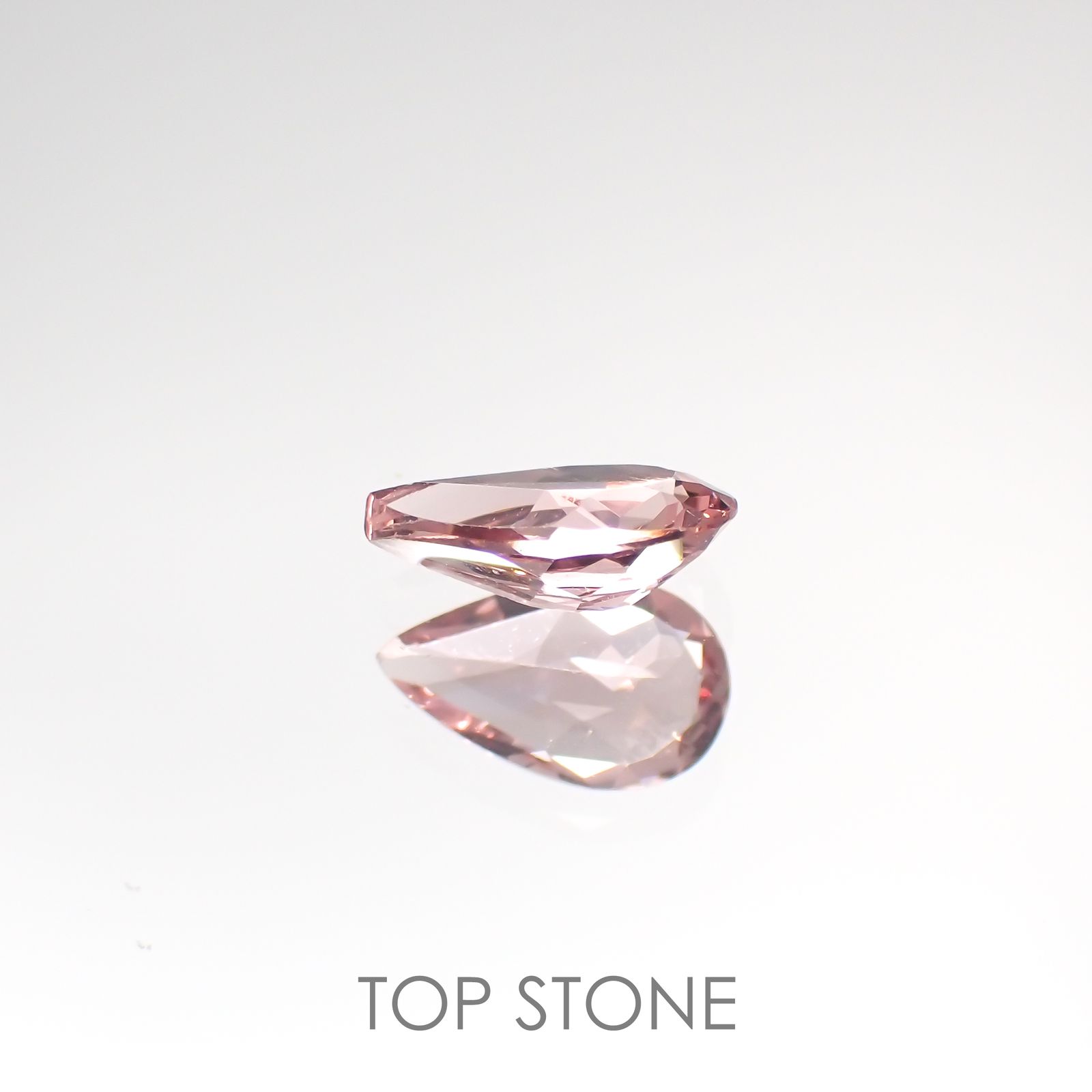 ピンクアパタイト(宝石名アパタイト) ブラジル産 0.66ct 識別済[210812458]7.8×4.7mm前後