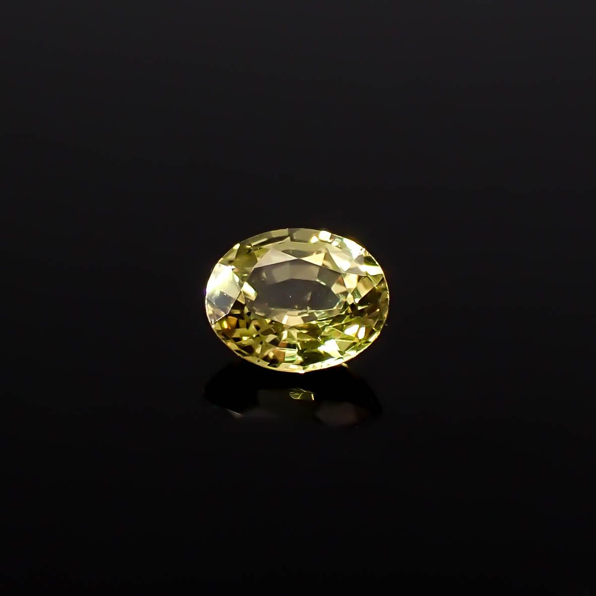 イエローサファイア スリランカ/マダガスカル産 0.25ct / 4.1x3.3mm前後 [250931138]