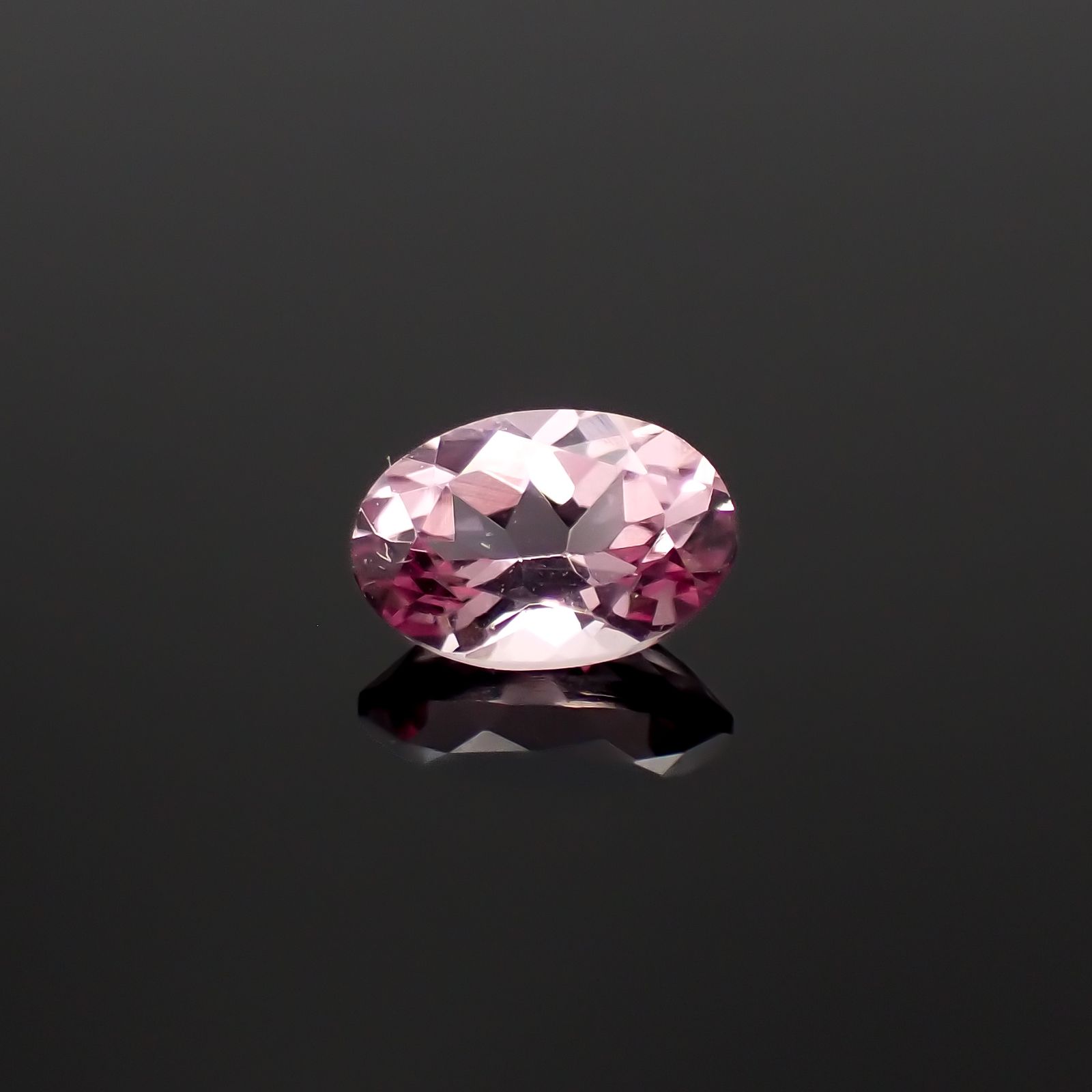 ドラゴンガーネット タンザニア産 0.60ct[230421454]5.8x4.1mm前後