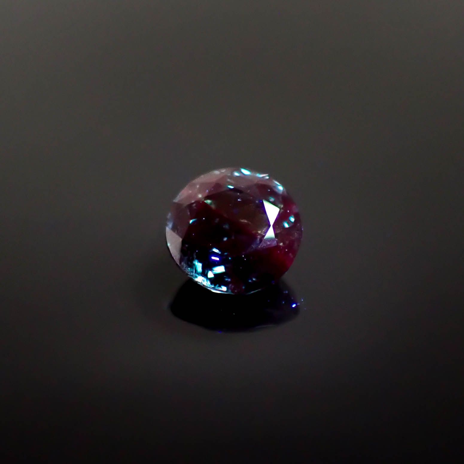 アレキサンドライト(宝石名アレキサンドライト)ロシア産 0.94ct GIA鑑付[250530411]5.74x5.82mm前後