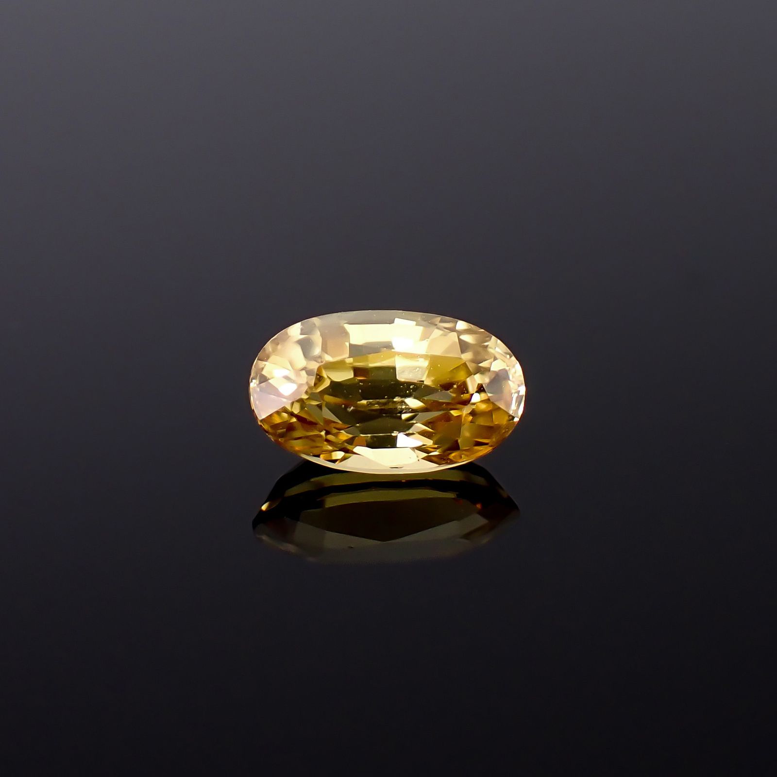イエロージルコン スリランカ/カンボジア産 2.30ct / 9x5.5mm前後 [260932965]