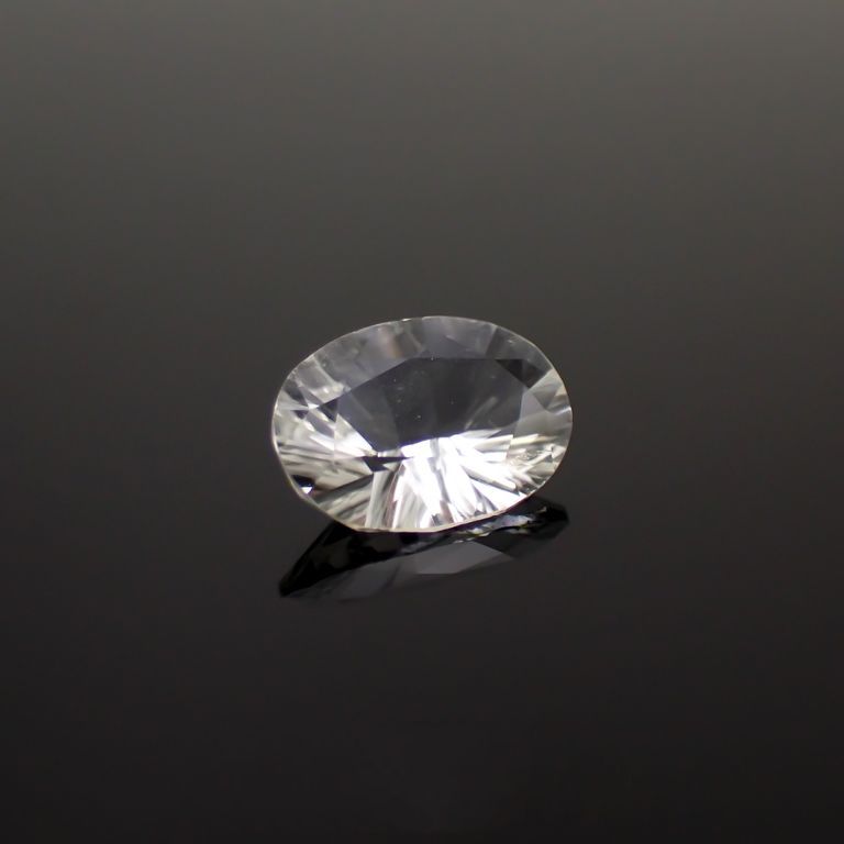 フォルステライト(宝石名フォルステライト)ビルマ産 0.784ct ソ付(彩珠)[221018472]7.7x5.5mm前後