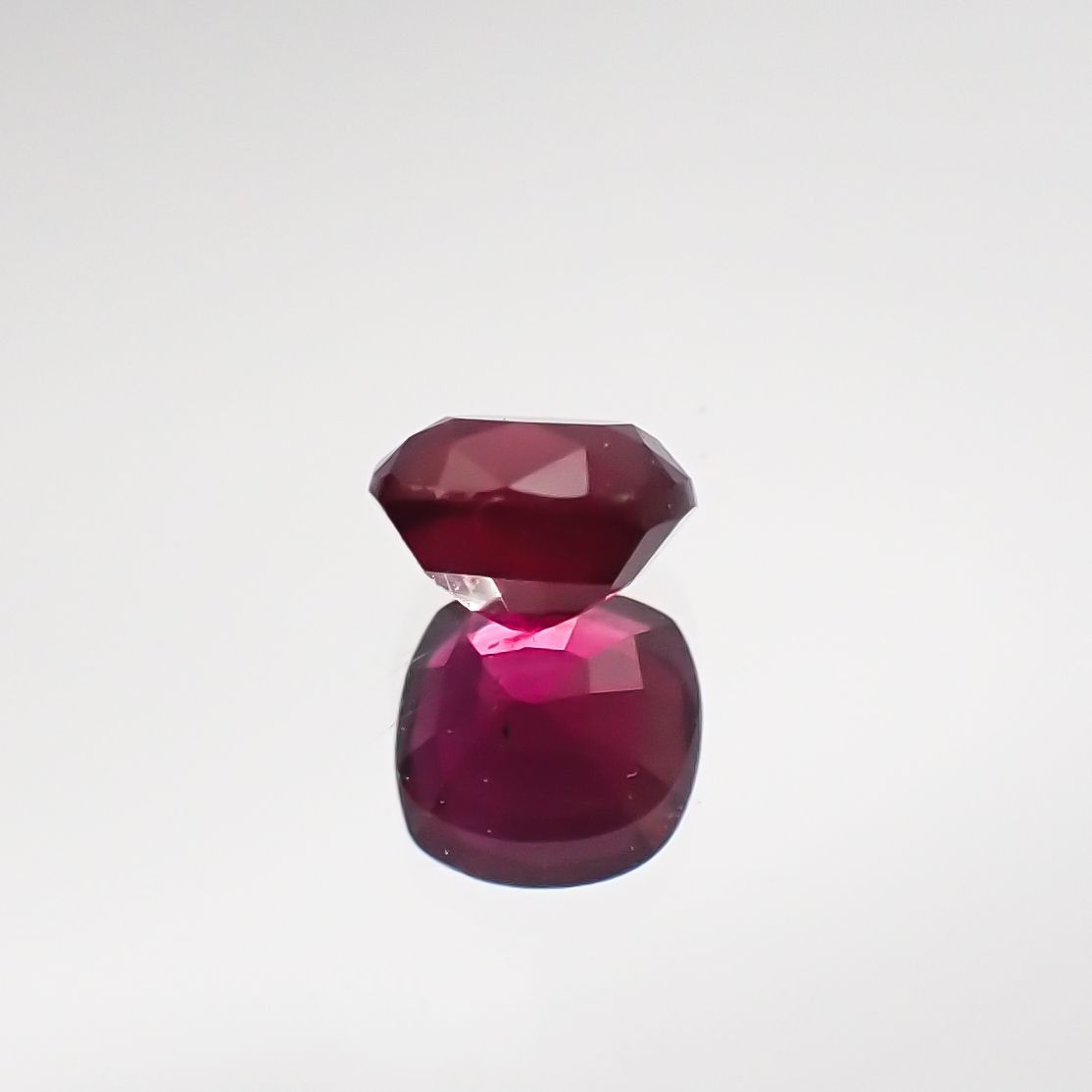 ルビー 非加熱(宝石名ルビー) マダガスカル産 0.45ct 識別済[210711735]4.1×4.1mm前後