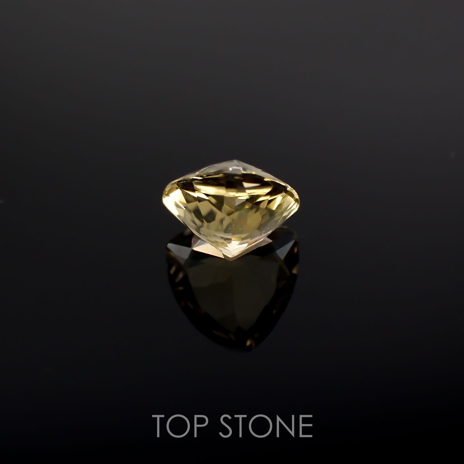 イエロースキャポライト(宝石名イエロー・スキャポライト)タンザニア産 0.67ct 識別済[220918029]5.8x6.1mm前後