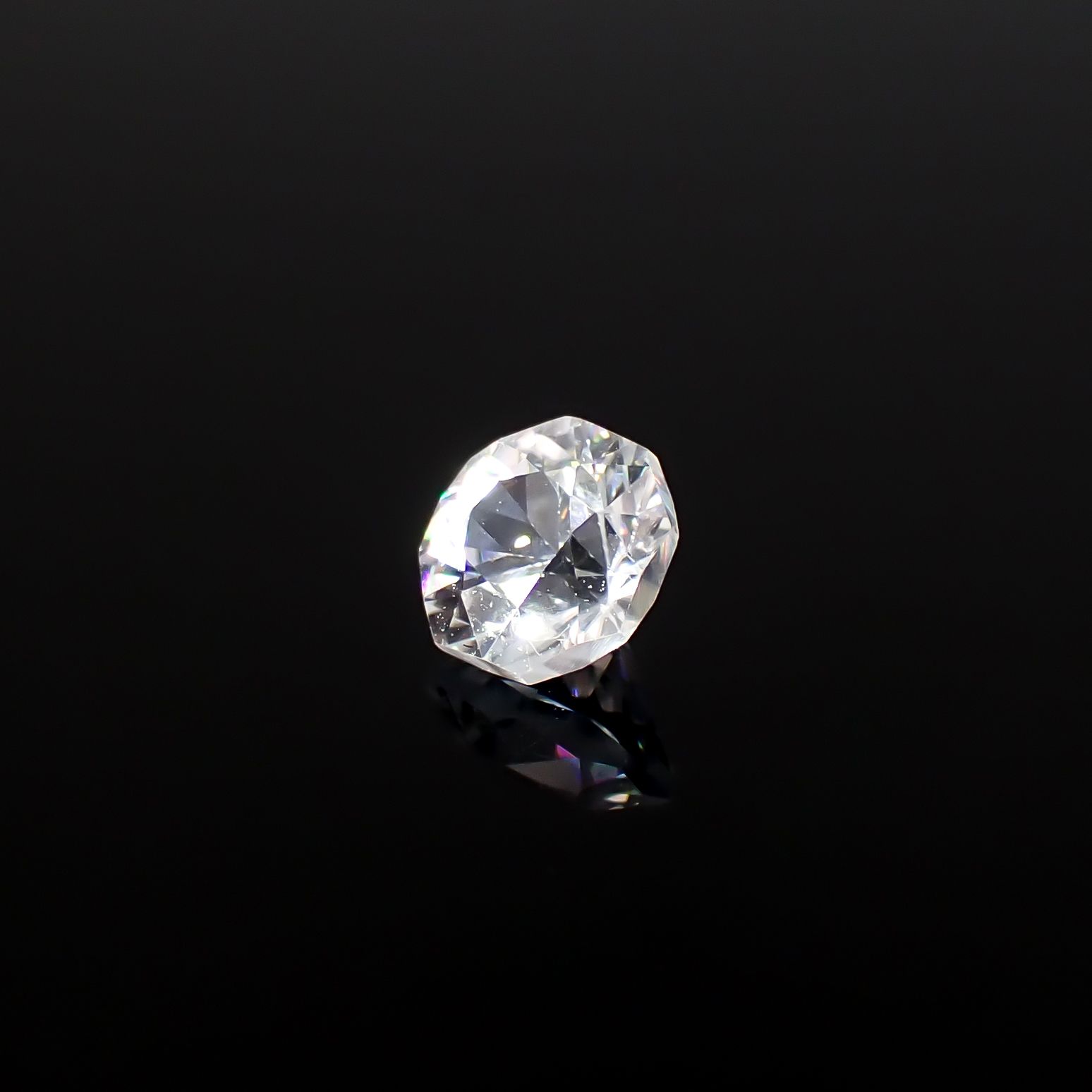 ◇オクタゴンカット◇カラーレスジルコン(宝石名ホワイト・ジルコン)スリランカ/カンボジア産 識別済 0.89ct / 5.1x5mm前後 [251231384]