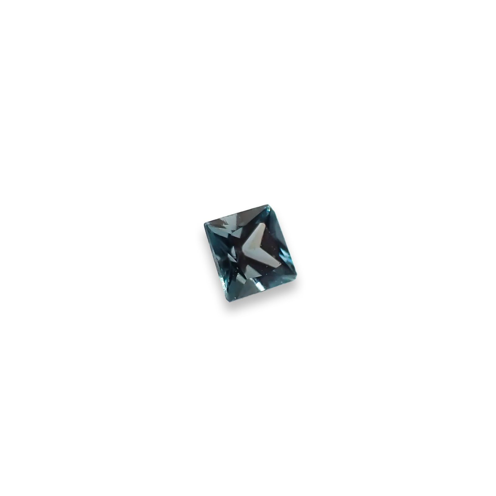 ◇プリンセスカット◇ベキリーブルーガーネット（カラーチェンジガーネット アレキタイプ） マダガスカル・ベキリー産 0.031ct [250330071]1.6x1.6mm前後