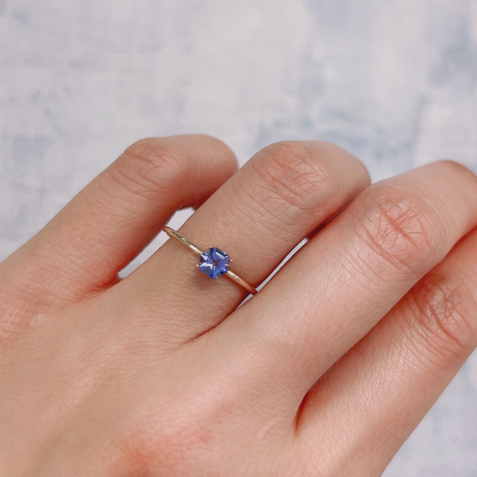 ◇ヘキサゴンカット◇タンザナイト(宝石名タンザナイト)タンザニア産 0.27ct 識別済[220113852]4.1x4mm前後