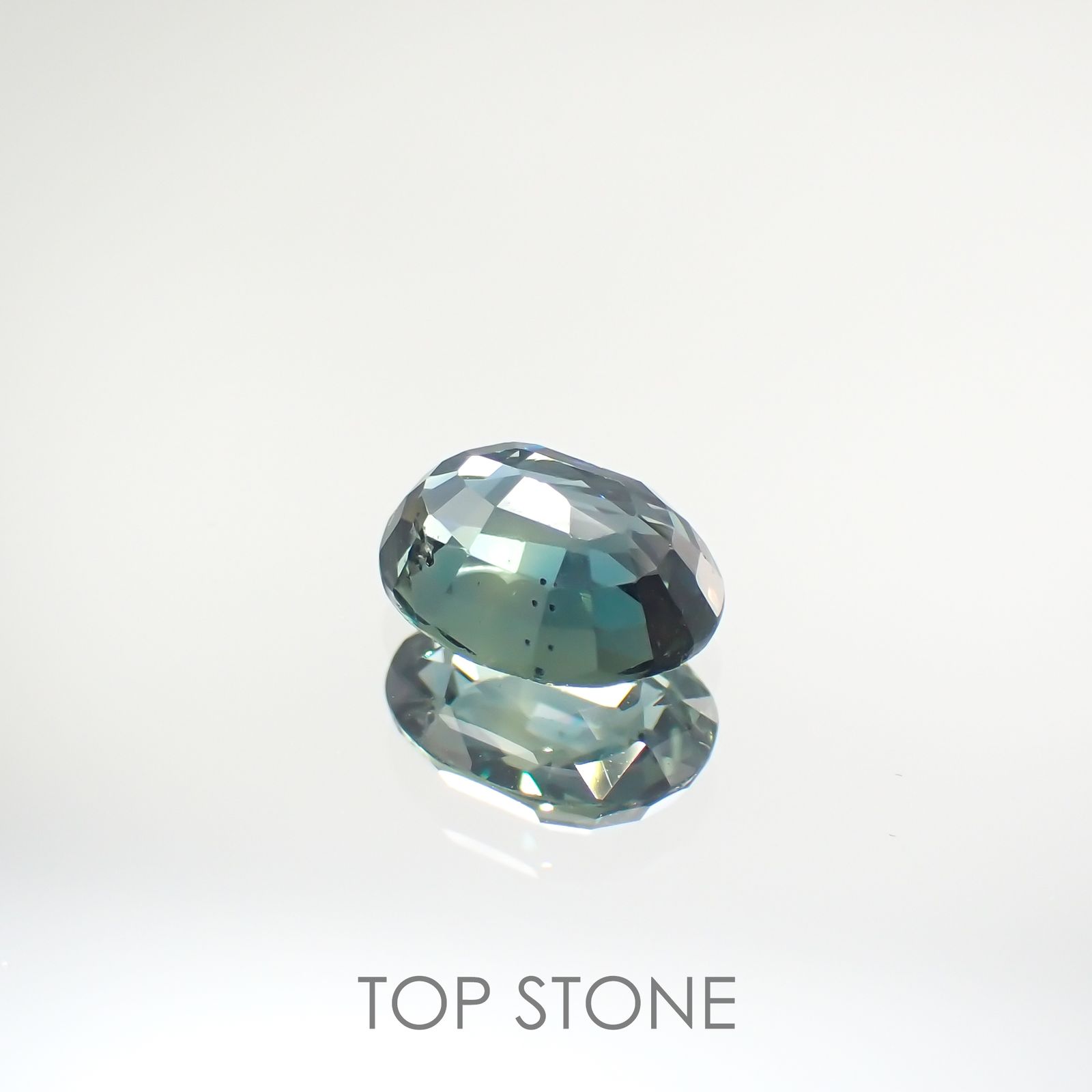 バイカラーサファイア(宝石名サファイア) マダガスカル/スリランカ産 1.768ct ソ付(彩珠)[210812473]7.8×6mm前後