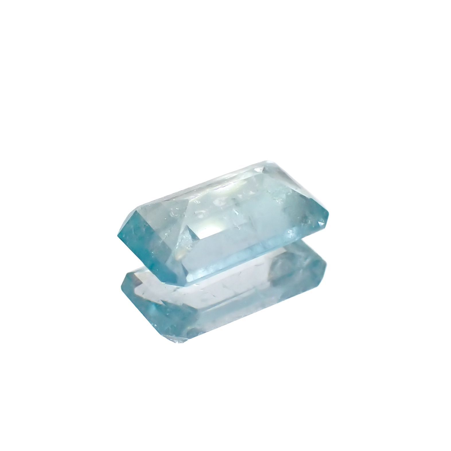 ユークレース(宝石名ブルー・ユークレース)コロンビア産 0.767ct ソ付(彩珠)[221018857]7.5x4.6mm前後