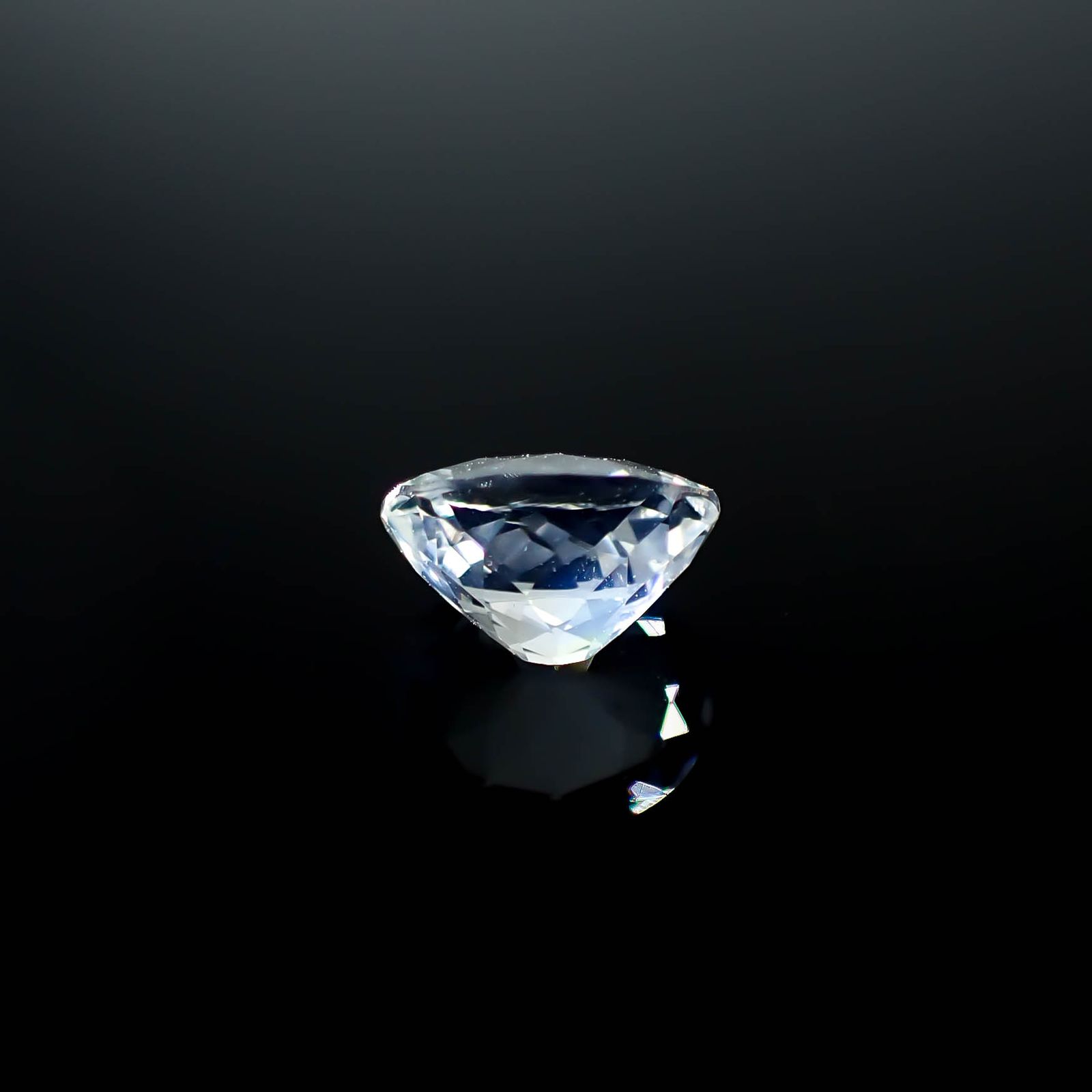 レインボームーンストーン ザンビア産 0.87ct [250730908]7x5.9mm前後