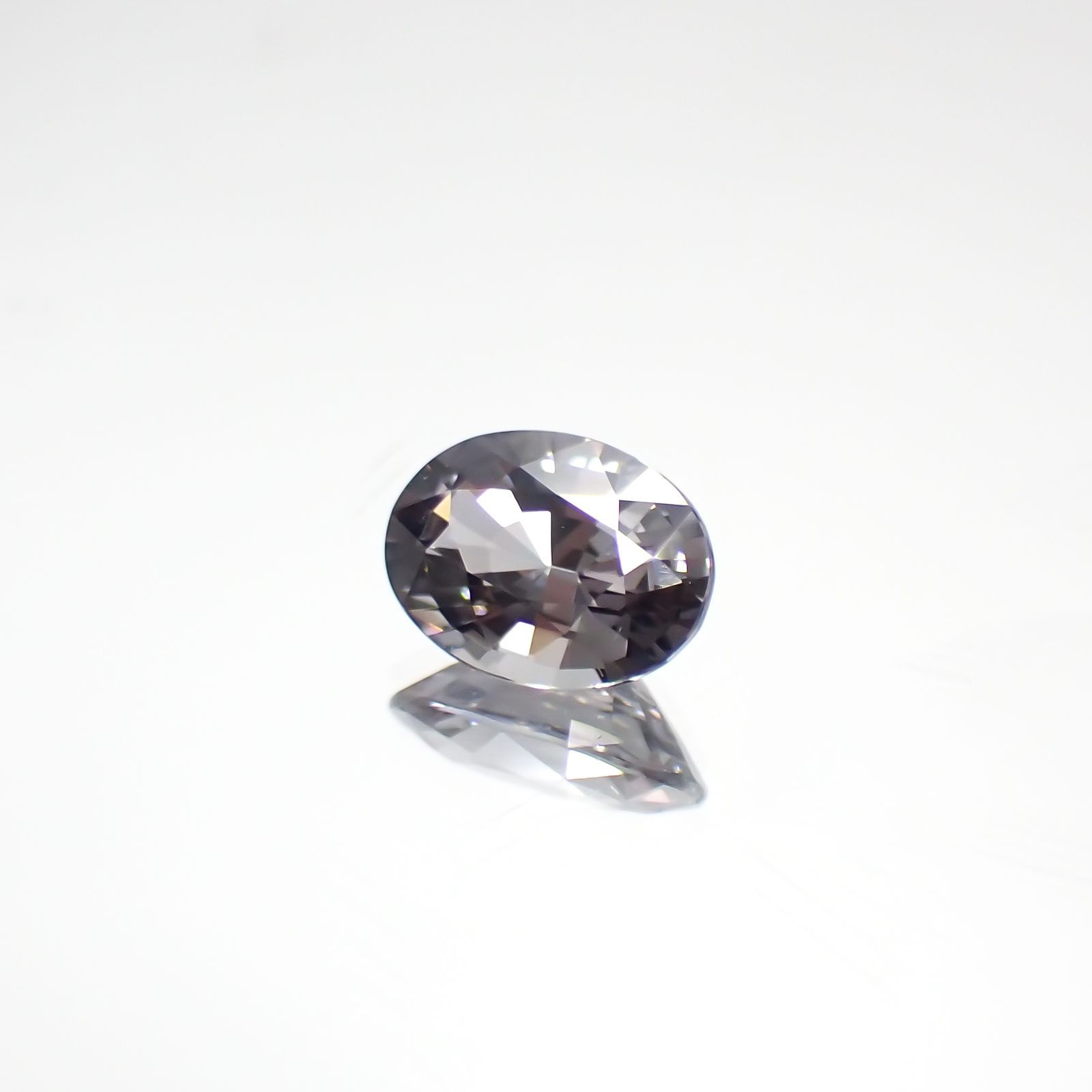 プラチナスピネル(宝石名スピネル) ビルマ産 0.836ct ソ付(彩珠)[210611371]7×5.1mm前後