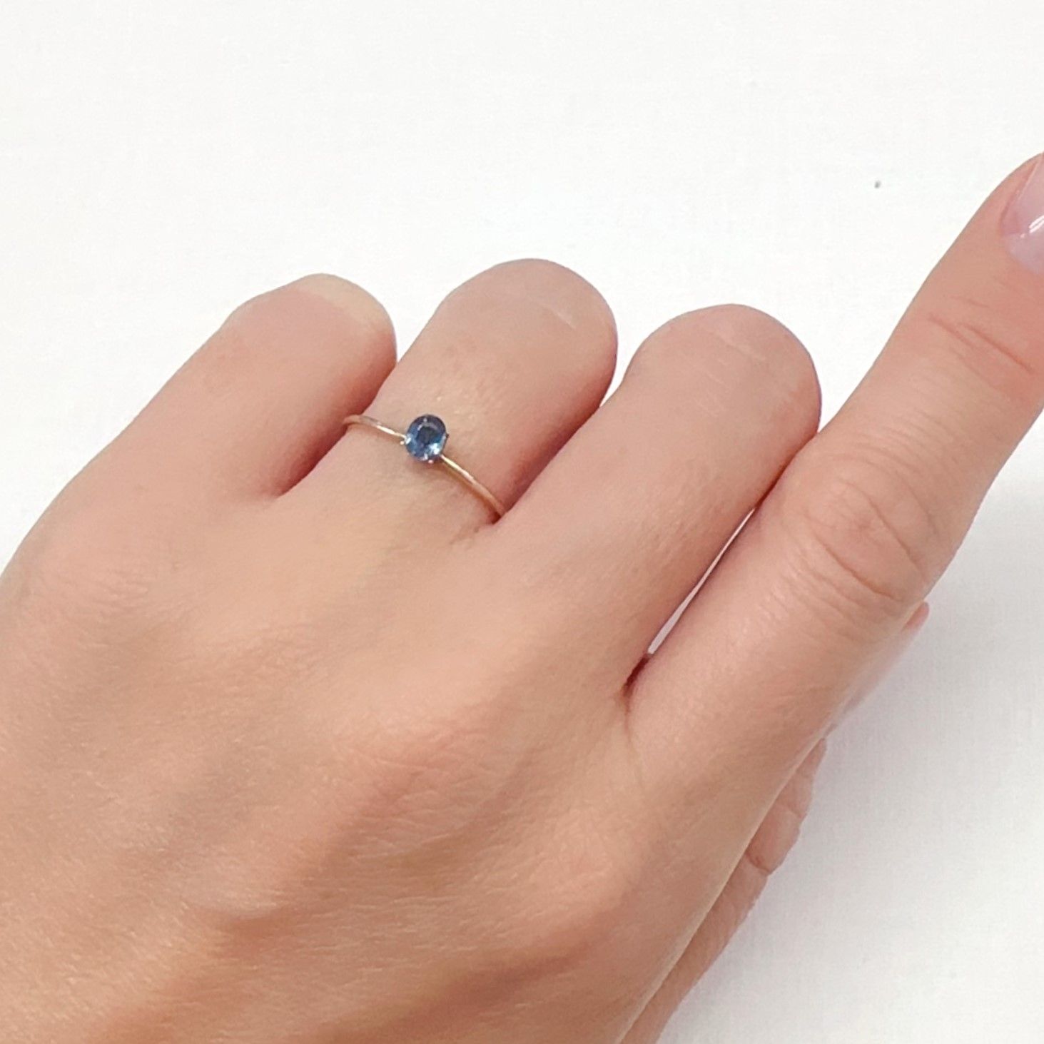 タトゥーアクアマリン ブラジル・ミナスジェライス州タトゥー鉱山産 0.19ct[240427176]4.1x3.3mm前後