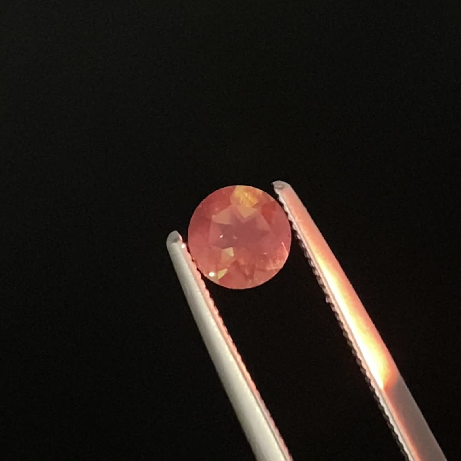 カラーチェンジアンデシン チベット産 0.47ct / 5x5mm前後 [240226314