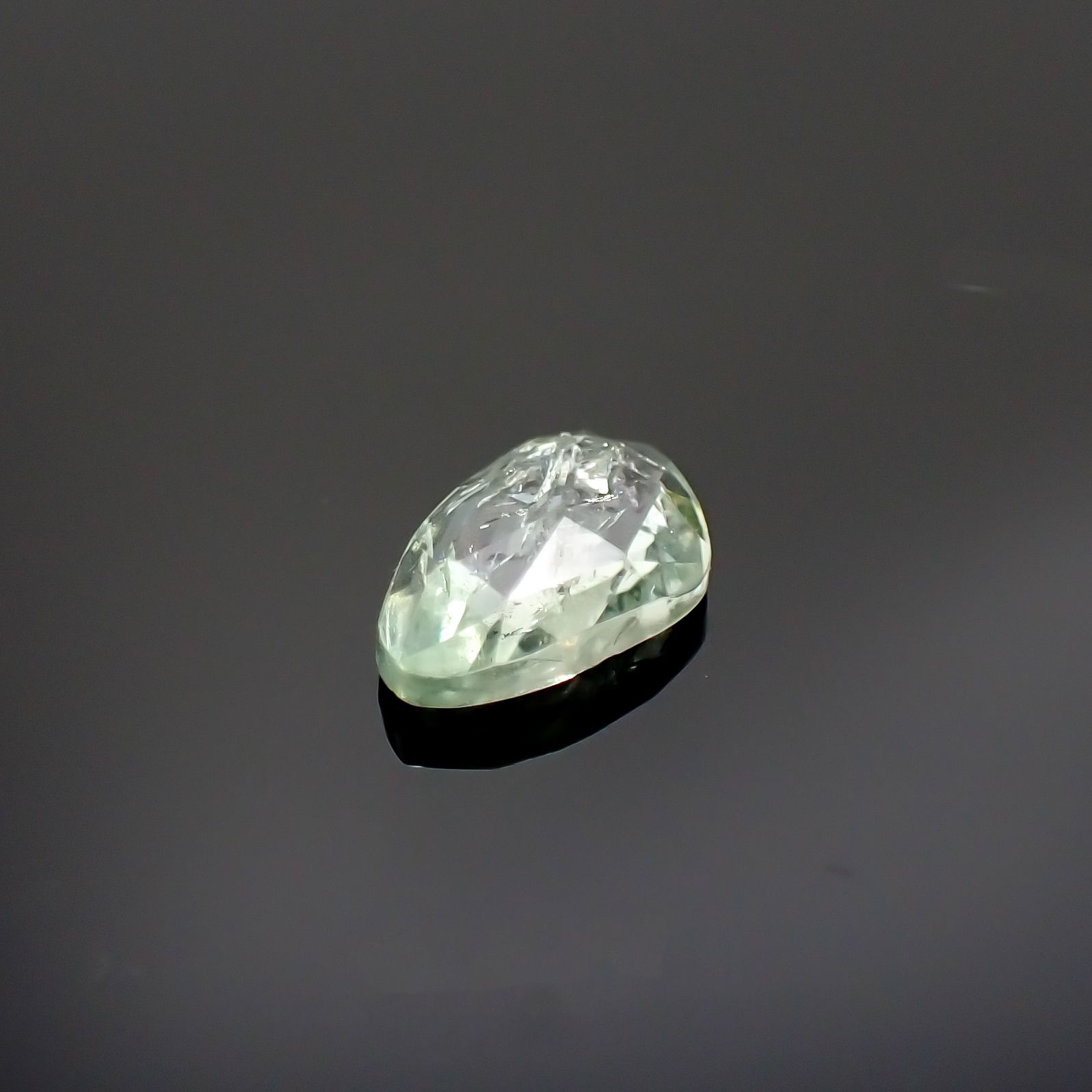 ◇ローズカット◇バナジウムコーネルピン(宝石名コーネルピン)タンザニア・タンガ州産 0.81ct 識別済[220115552]7.9x4.9mm前後