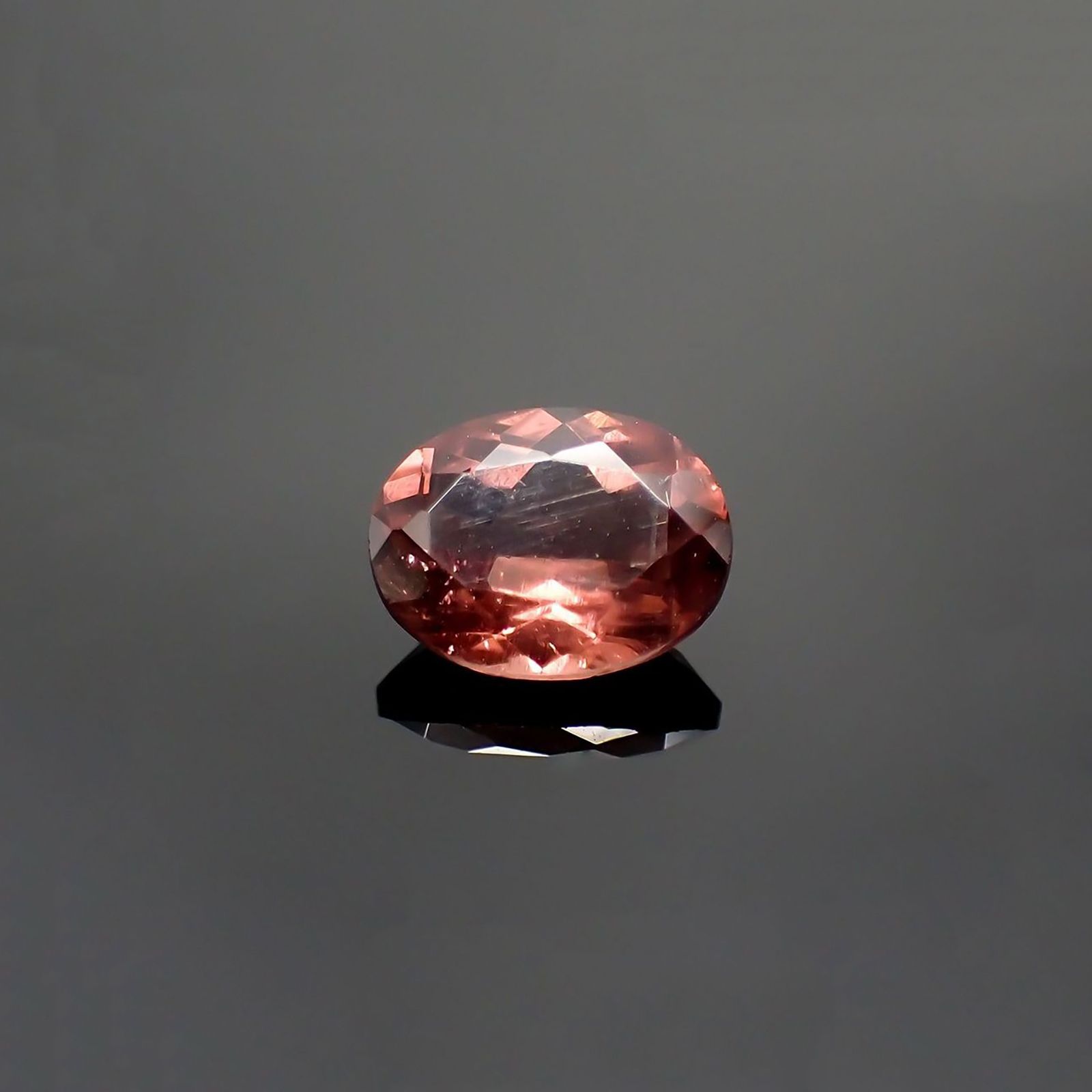 ピンクアパタイト(宝石名アパタイト) ブラジル産 識別済 1.60ct / 8.4×6.5mm前後 [251013010]